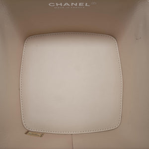Pre-owned Chanel Vanity Matelasse Chain Handle White Patent Leather A91055 handbag | stylenewstar