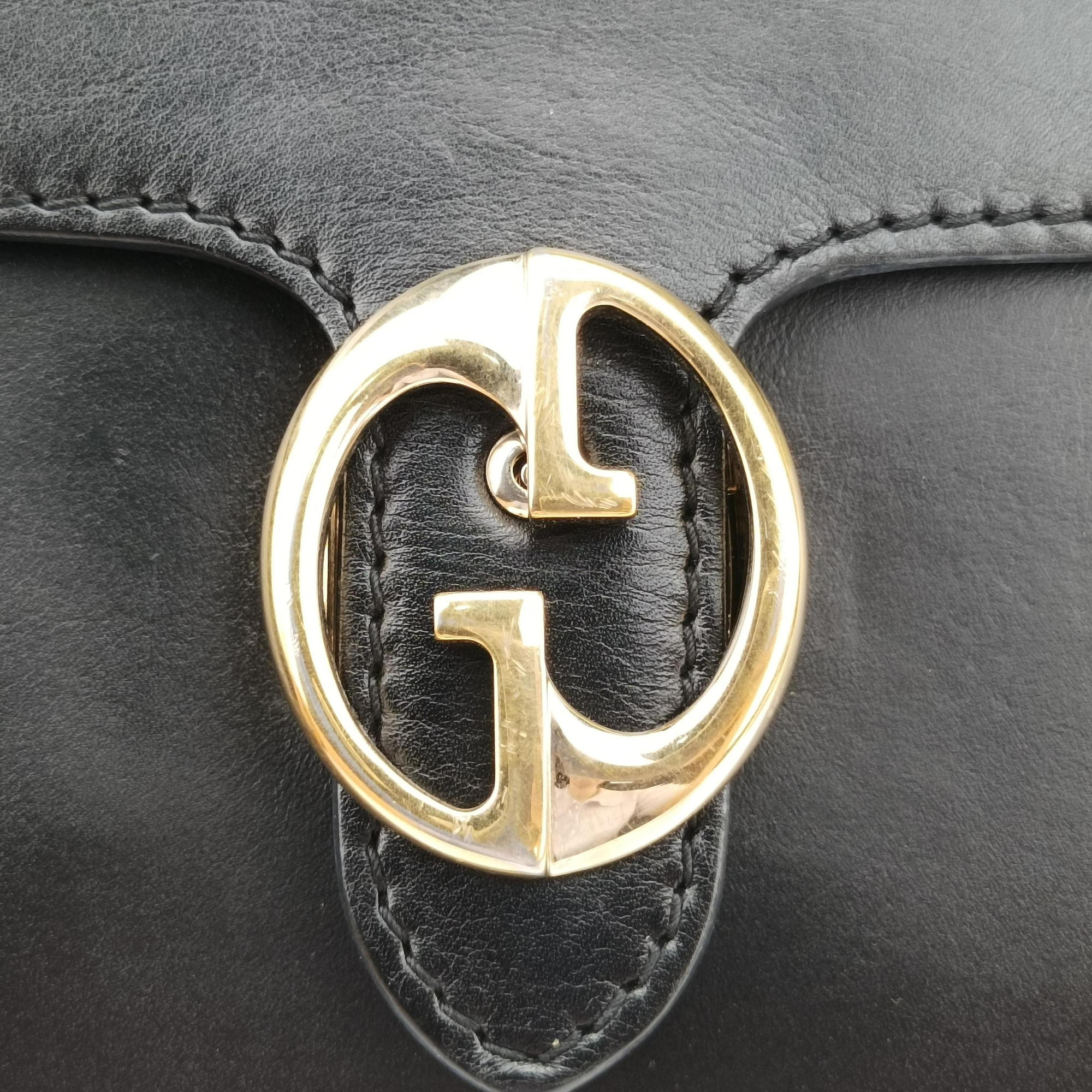 Pre-owned Gucci Interlocking 1973 Flap Black Leather 277522 shoulderbag | stylenewstar