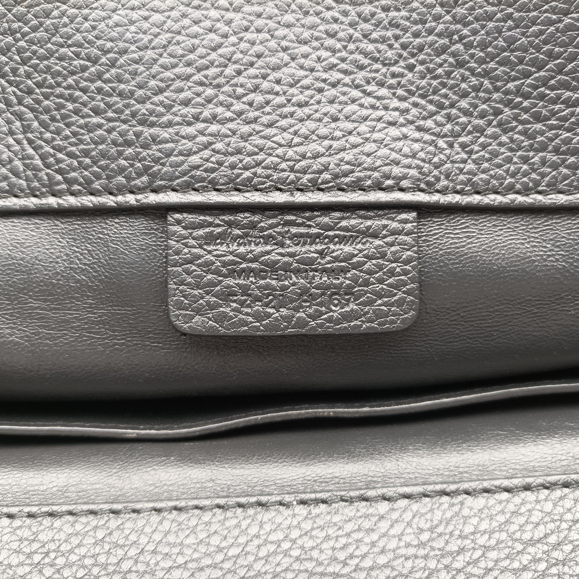 Pre-owned Ferragamo Studio Dark Gray Grained Calfskin  shoulderbag | stylenewstar