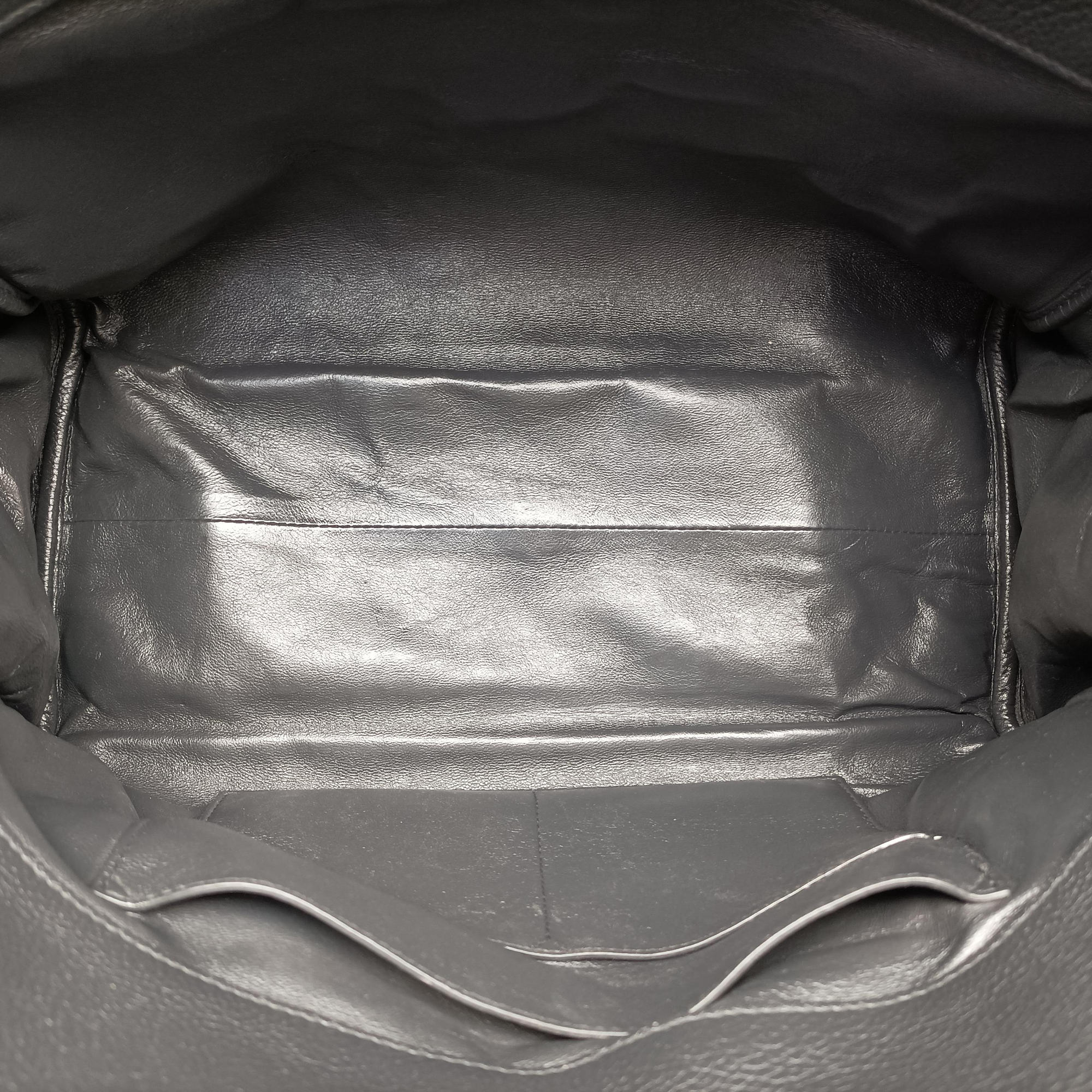 Pre-owned Ferragamo Studio Dark Gray Grained Calfskin  shoulderbag | stylenewstar