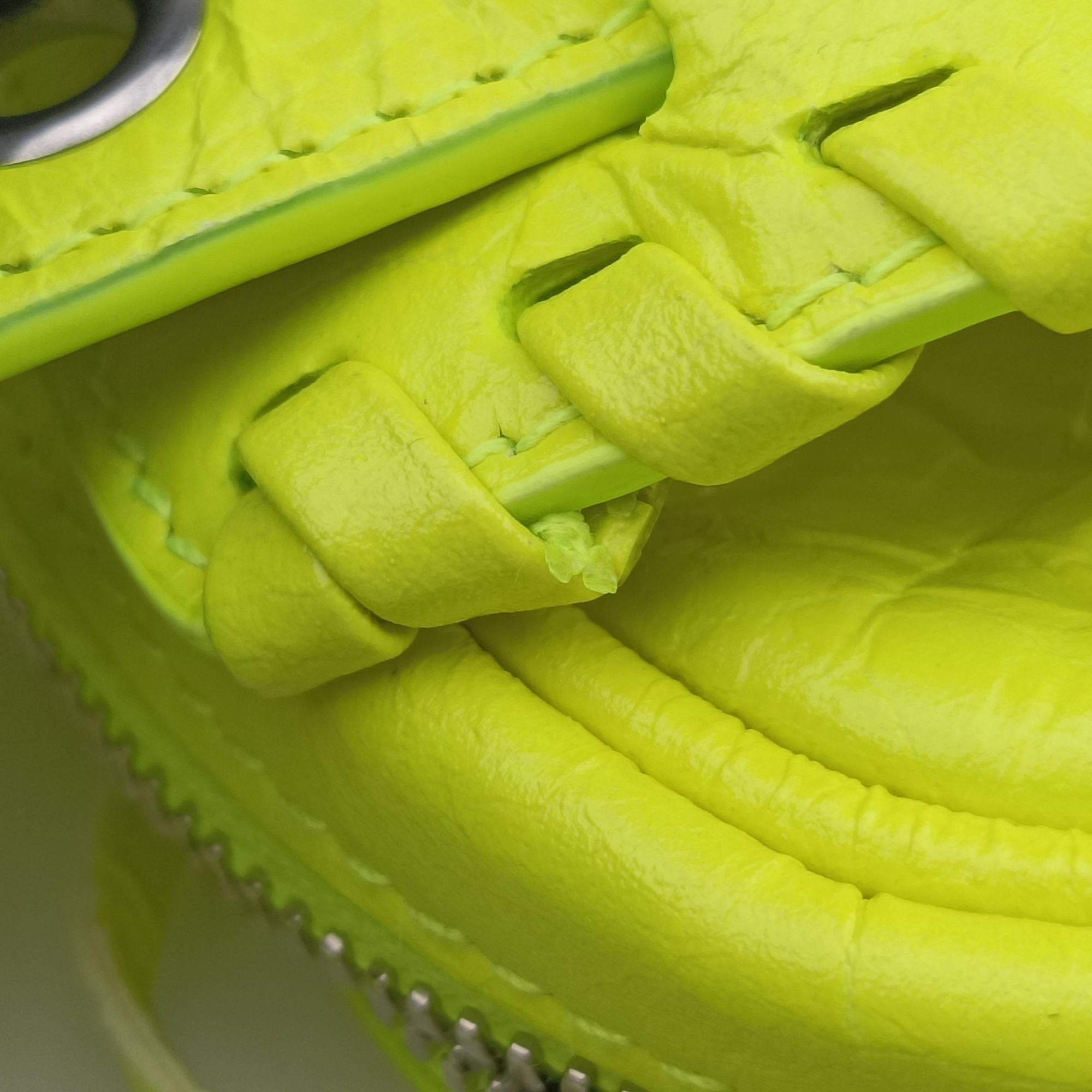 Pre-owned Balenciaga Le Cagole Neon Yellow lambskin  shoulderbag | stylenewstar