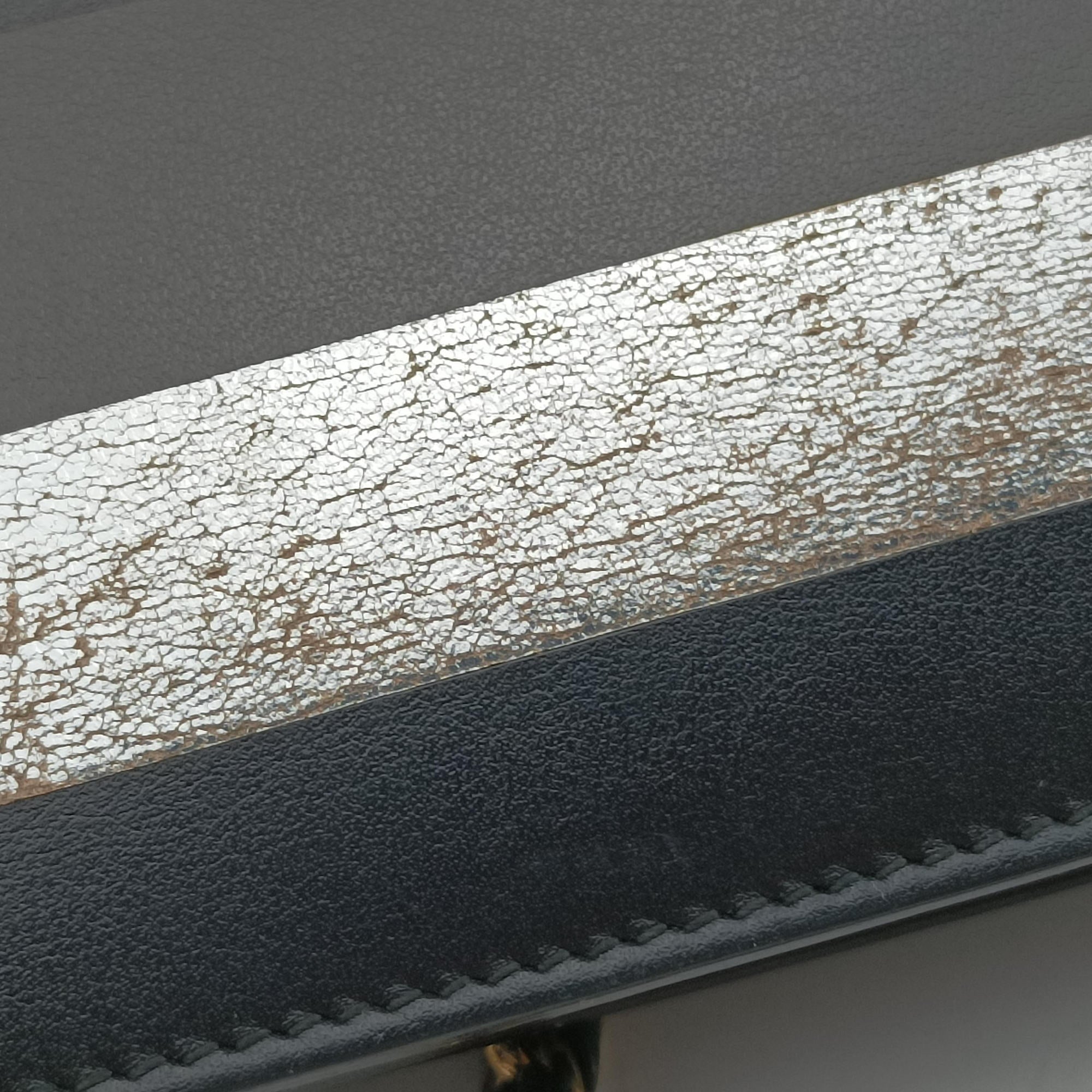 Pre-owned Ferragamo Vara Stripe Black× Gold×Silver Leather  shoulderbag | stylenewstar
