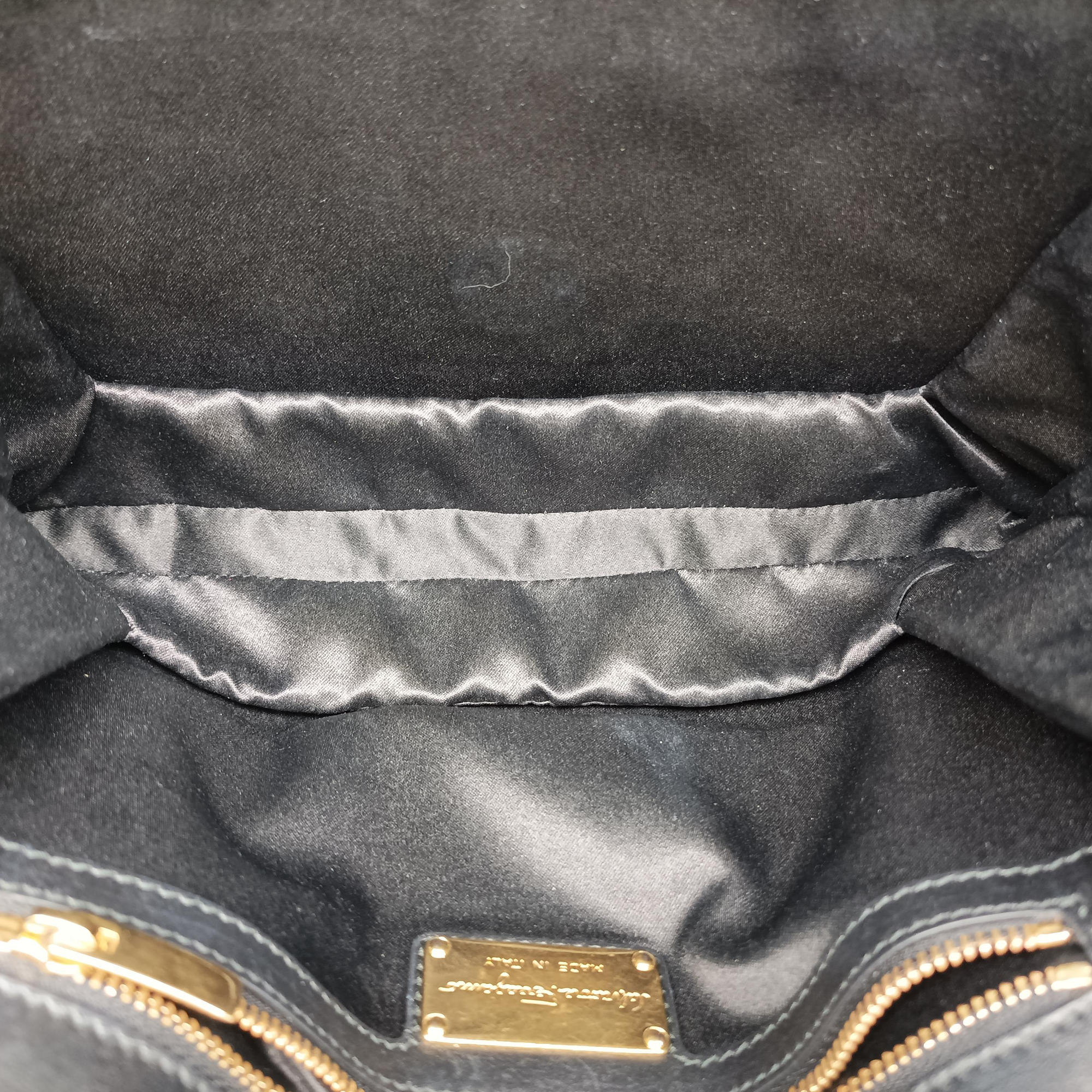 Pre-owned Ferragamo Vara Stripe Black× Gold×Silver Leather  shoulderbag | stylenewstar