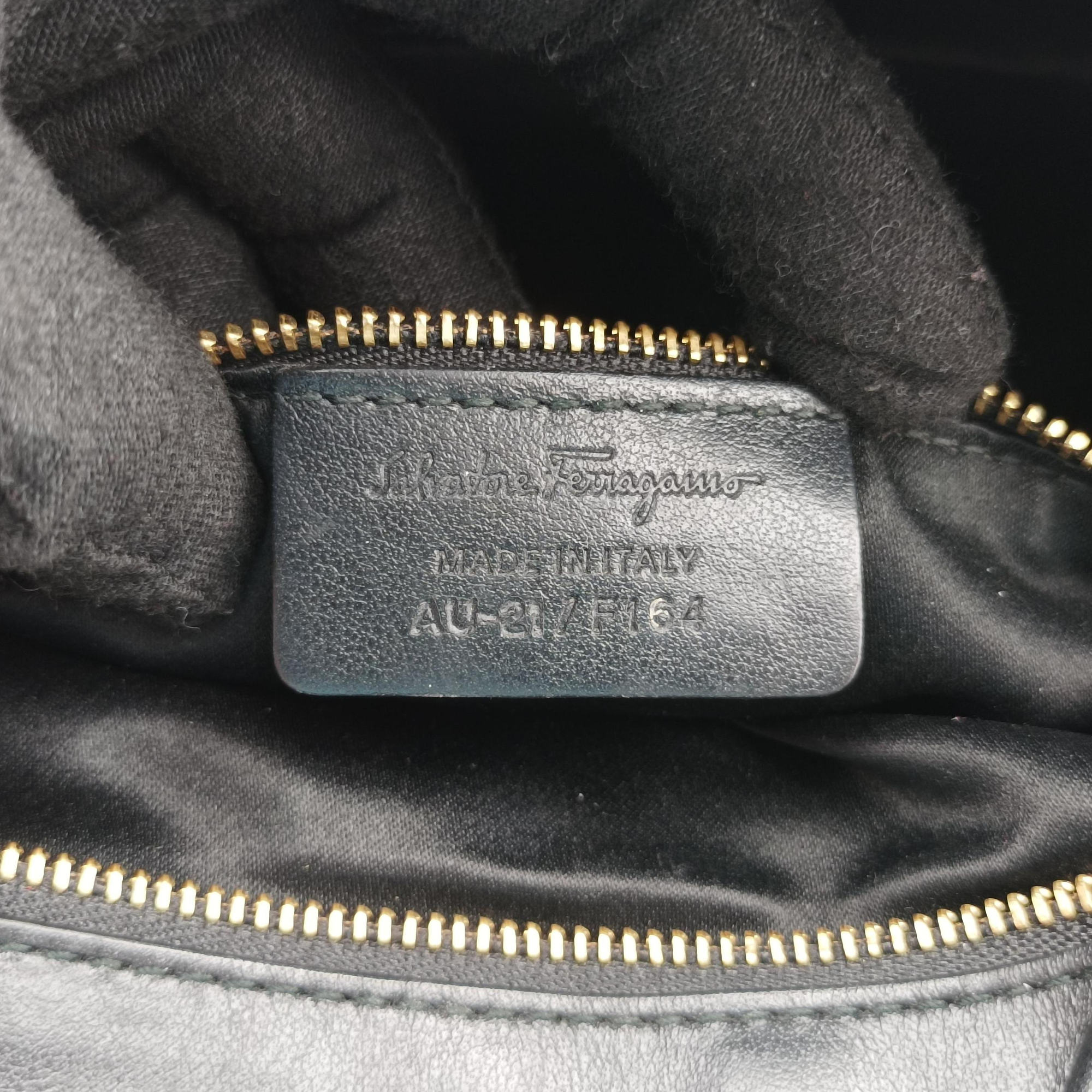 Pre-owned Ferragamo Vara Logo Ribbon Stripe Black Leather  shoulderbag | stylenewstar