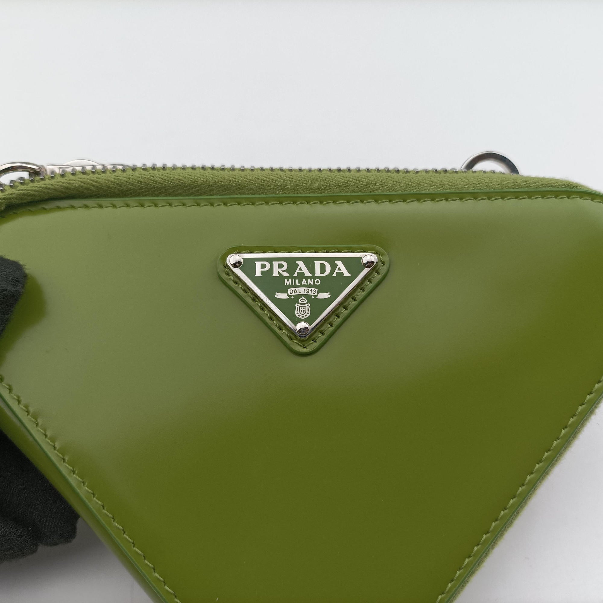 Pre-owned Prada Triangle Logo Plate Green SAFFIANO Leather 1NR015 shoulderbag | stylenewstar