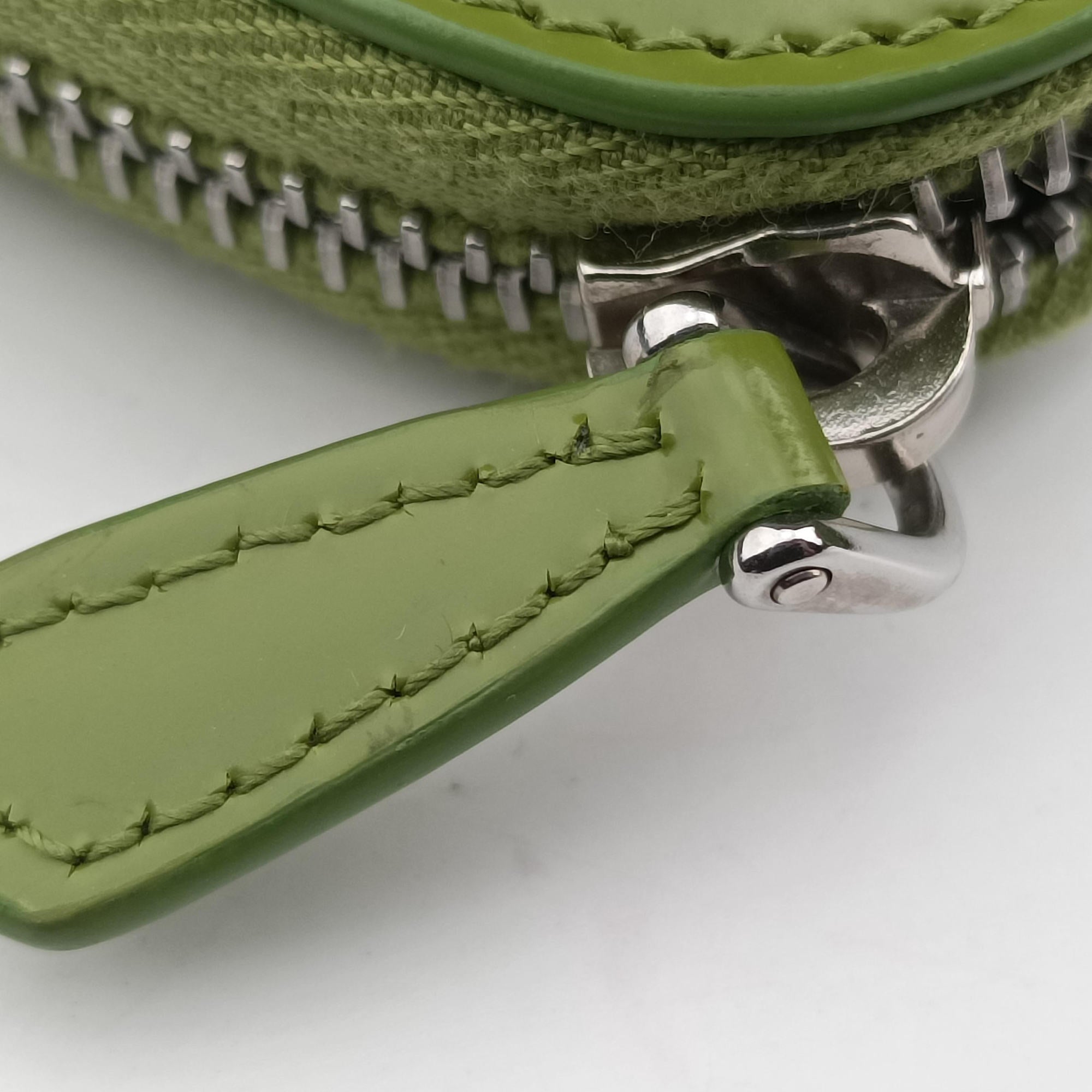 Pre-owned Prada Triangle Logo Plate Green SAFFIANO Leather 1NR015 shoulderbag | stylenewstar
