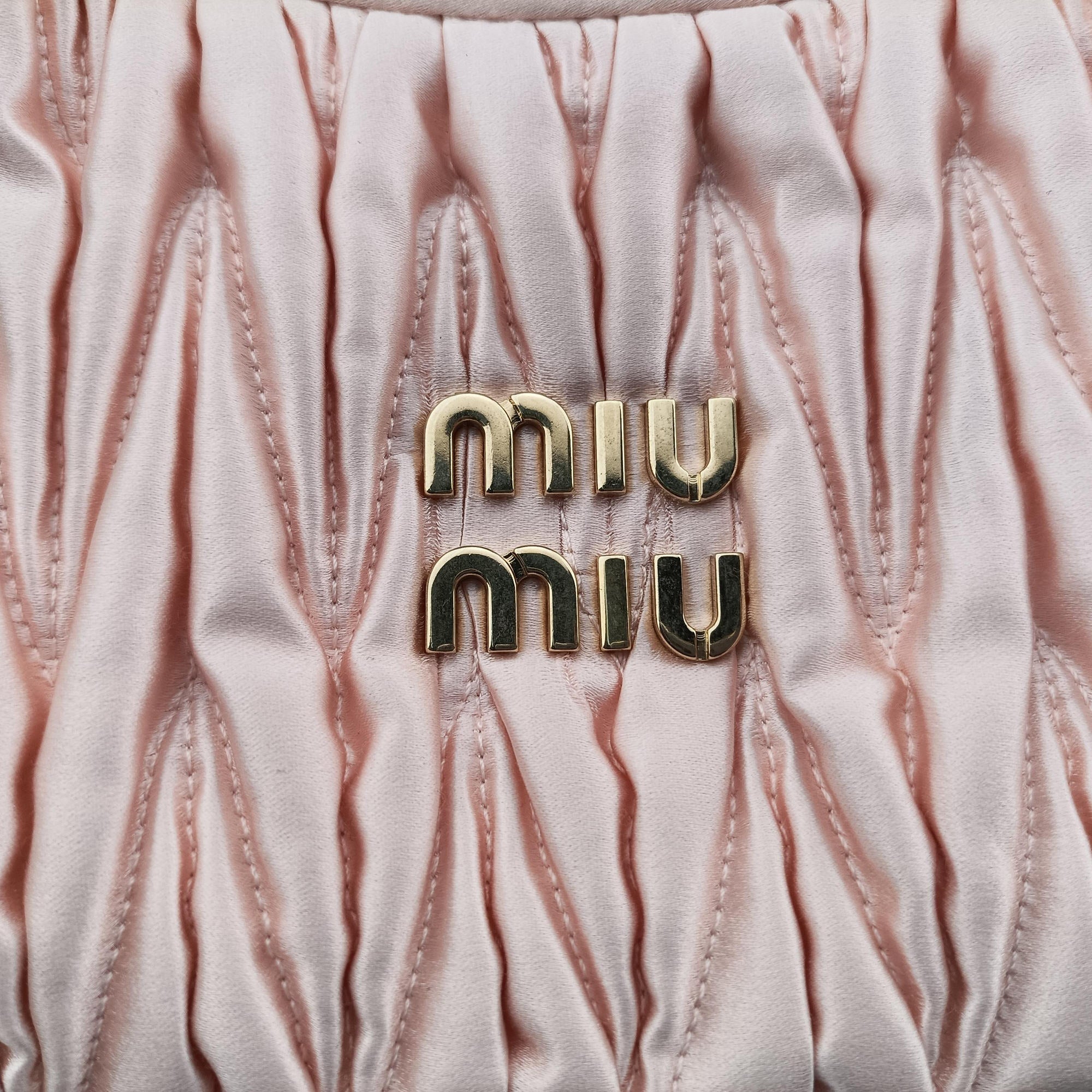Pre-owned Miu Miu Wander Matelasse hobo Alabaster Pink Satin 5BC125 shoulderbag | stylenewstar
