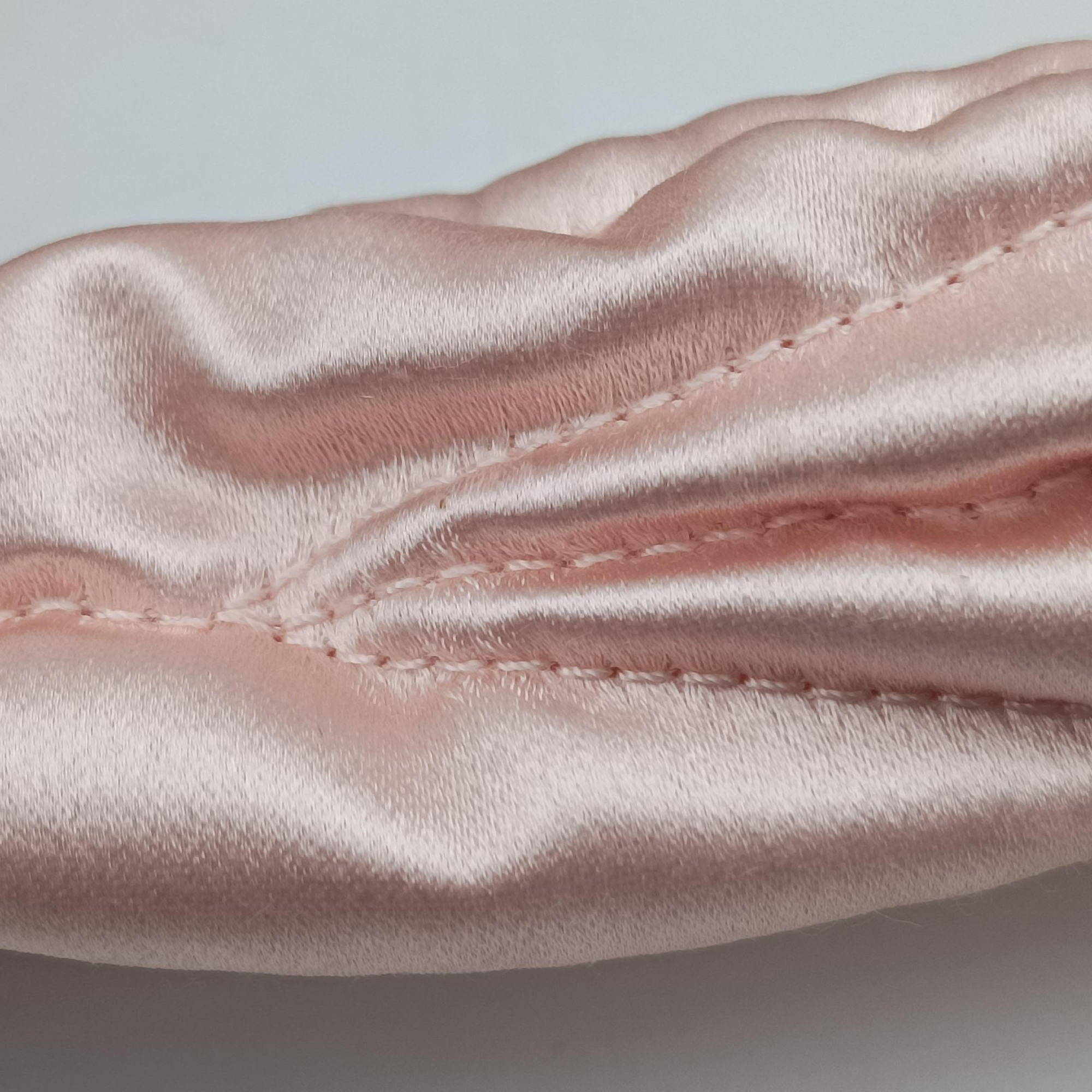 Pre-owned Miu Miu Wander Matelasse hobo Alabaster Pink Satin 5BC125 shoulderbag | stylenewstar
