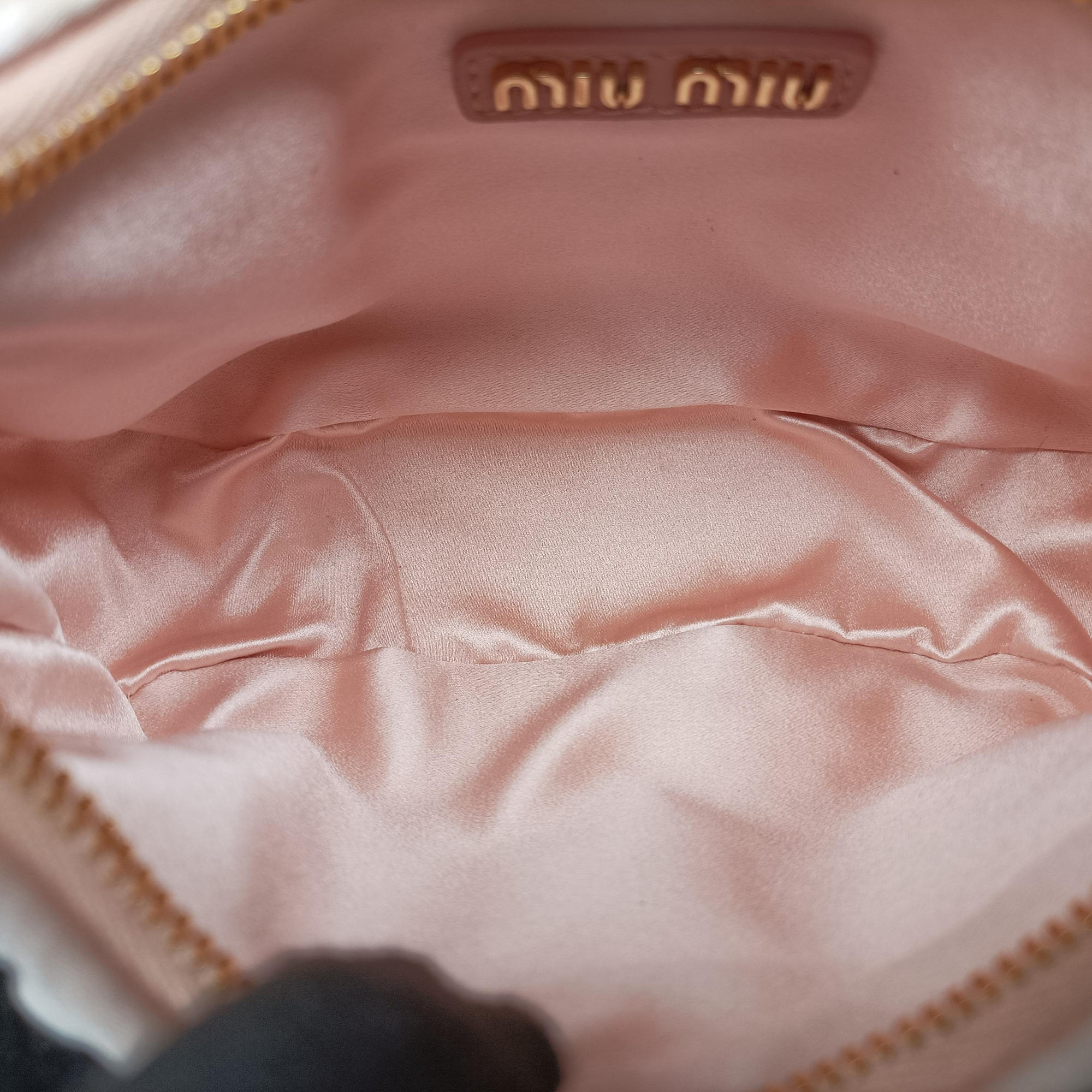 Pre-owned Miu Miu Wander Matelasse hobo Alabaster Pink Satin 5BC125 shoulderbag | stylenewstar