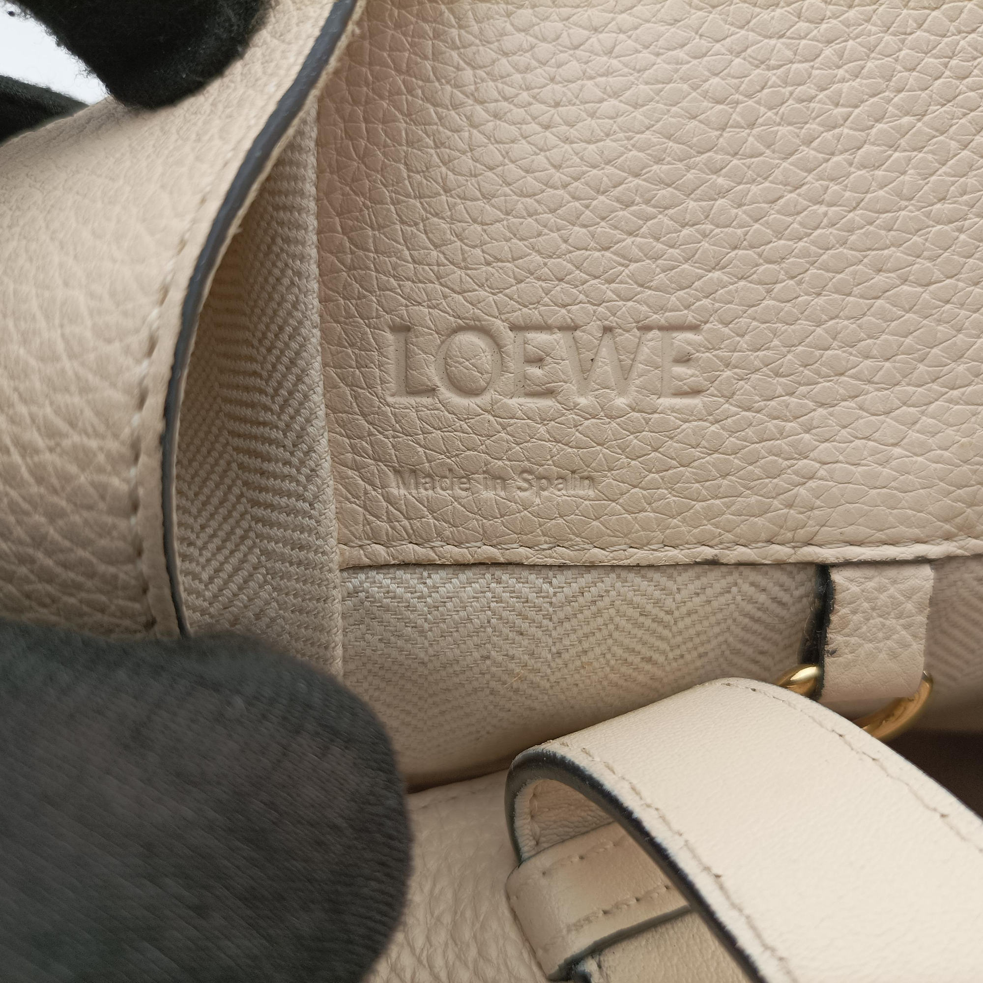 Pre-owned Loewe Hammock Beige Leather  handbag | stylenewstar