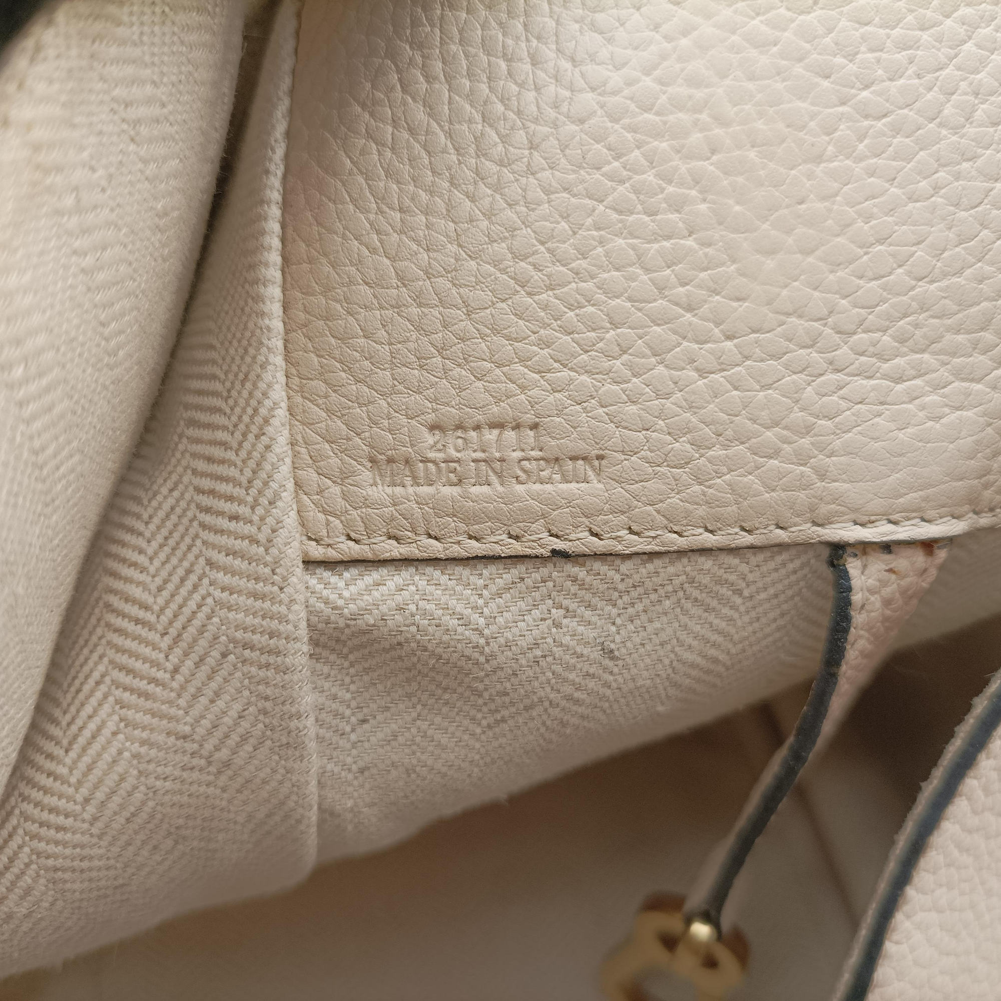 Pre-owned Loewe Hammock Beige Leather  handbag | stylenewstar