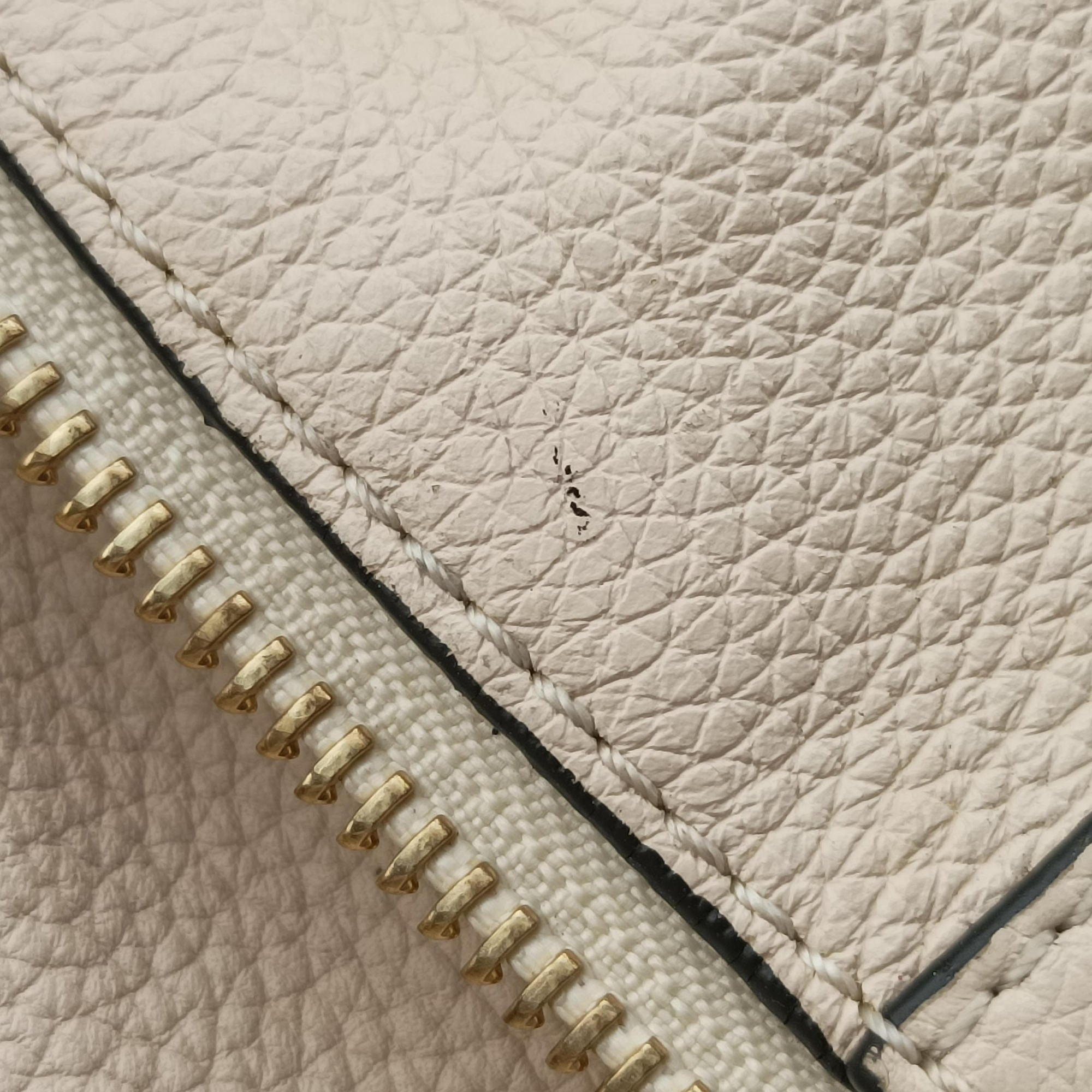 Pre-owned Loewe Hammock Beige Leather  handbag | stylenewstar