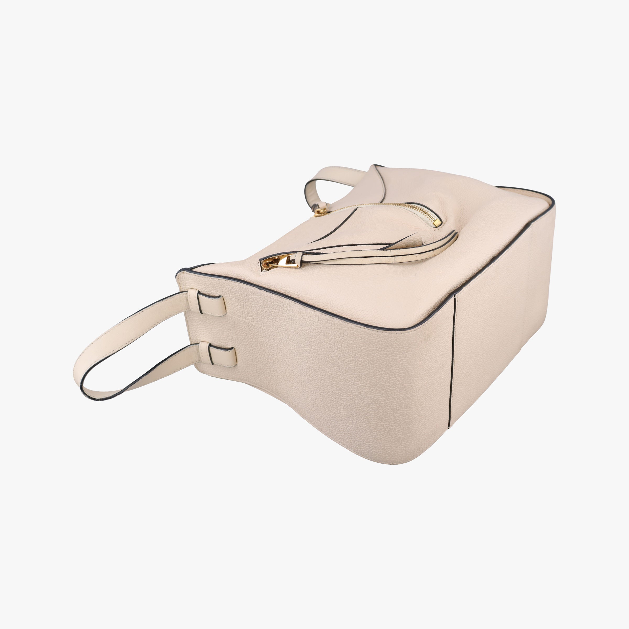 Pre-owned Loewe Hammock Beige Leather  handbag | stylenewstar