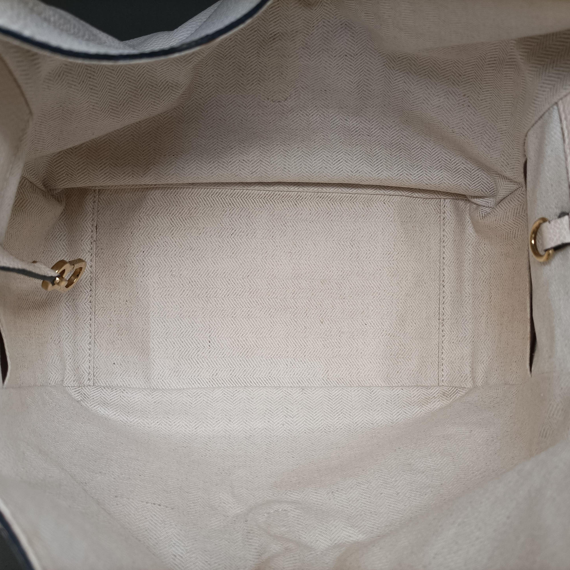 Pre-owned Loewe Hammock Beige Leather  handbag | stylenewstar