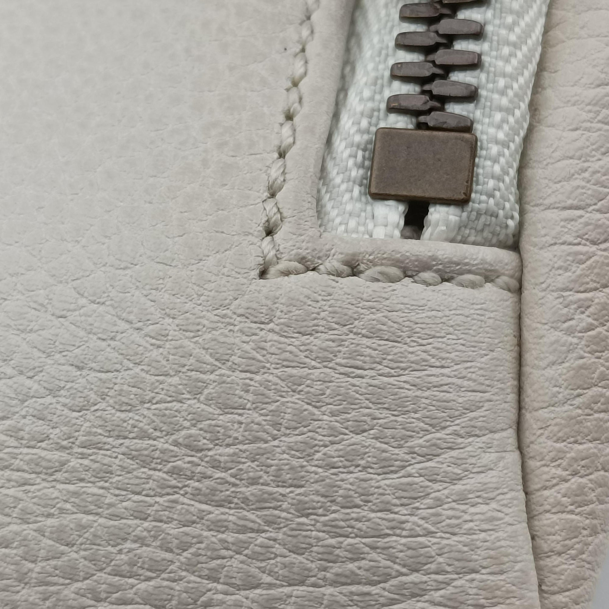 Pre-owned Gucci Gucci Print White Leather 527792 bum bag/waist bag | stylenewstar