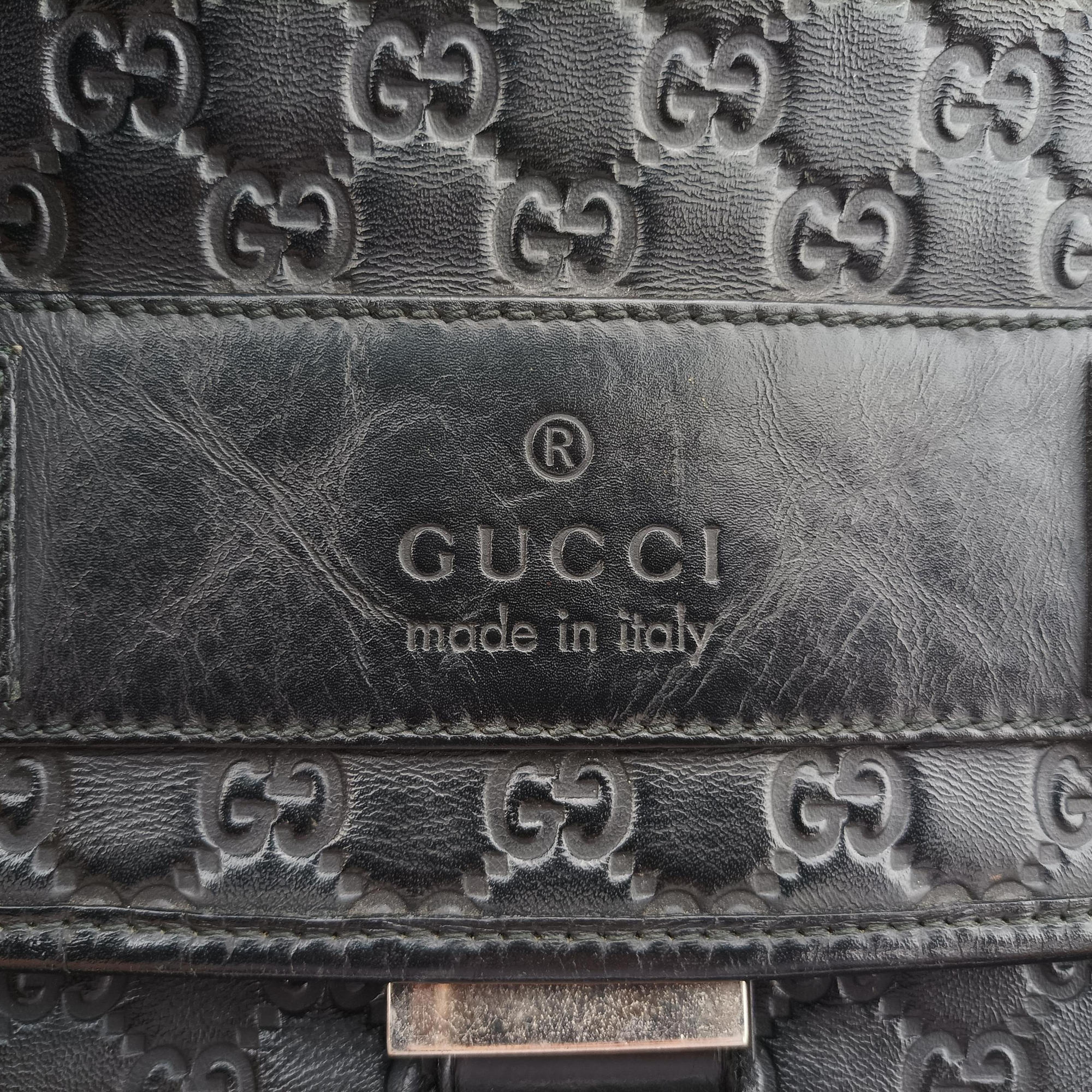 Pre-owned Gucci Guccissima Rubber Messenger Black Leather 246067 shoulderbag | stylenewstar