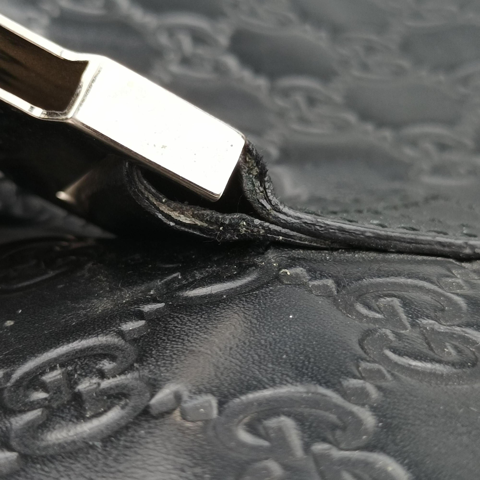 Pre-owned Gucci Guccissima Rubber Messenger Black Leather 246067 shoulderbag | stylenewstar