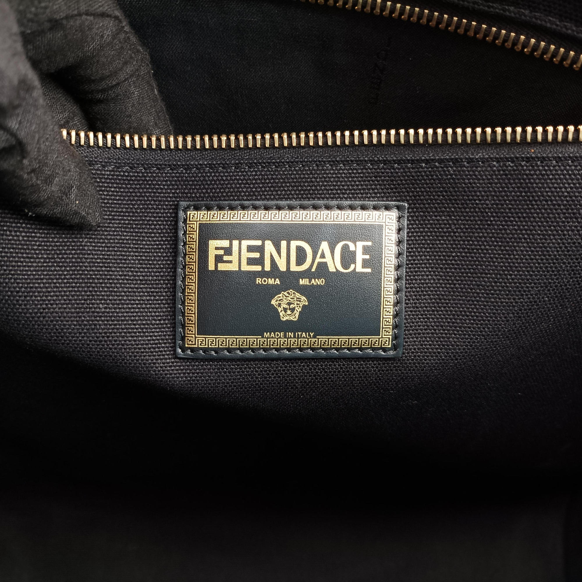 Pre-owned Fendi Fendace La Medusa Black canvas 8BH395 shoulderbag | stylenewstar