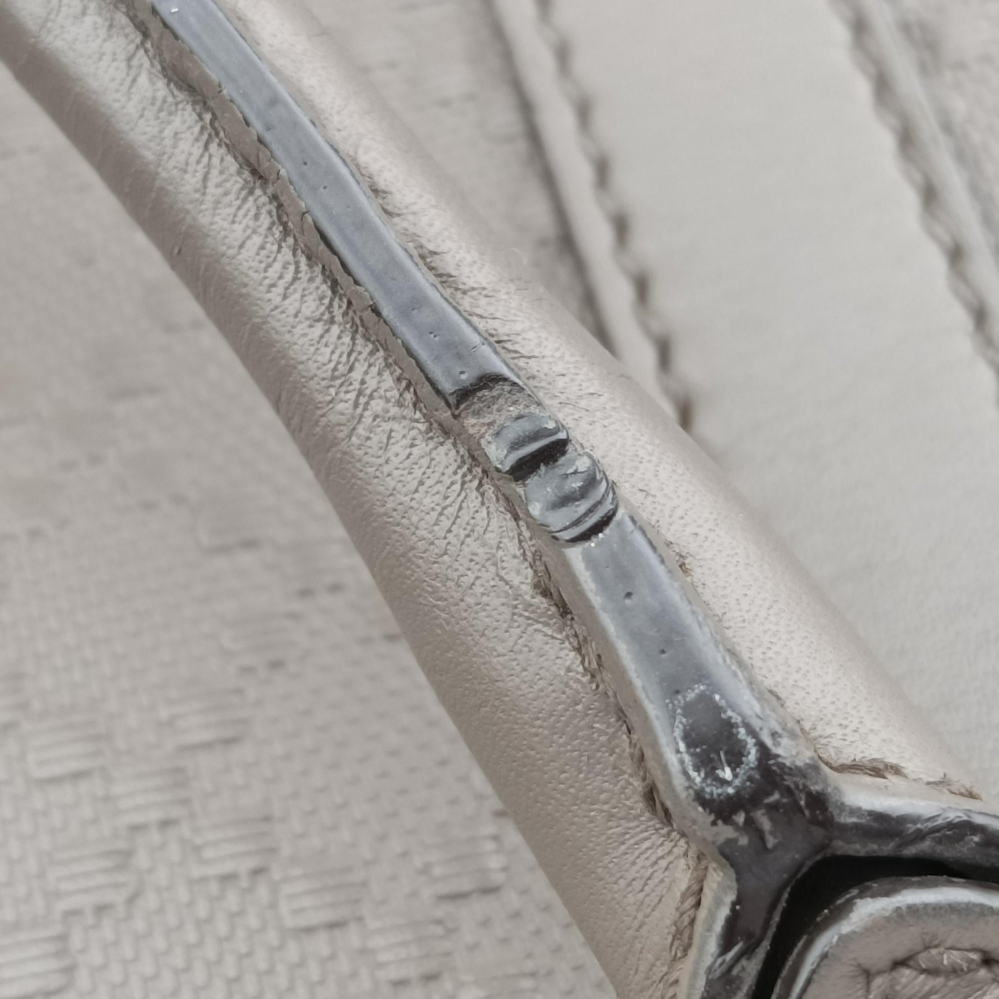 Pre-owned Gucci Diamante Grey Leather 208463 handbag | stylenewstar