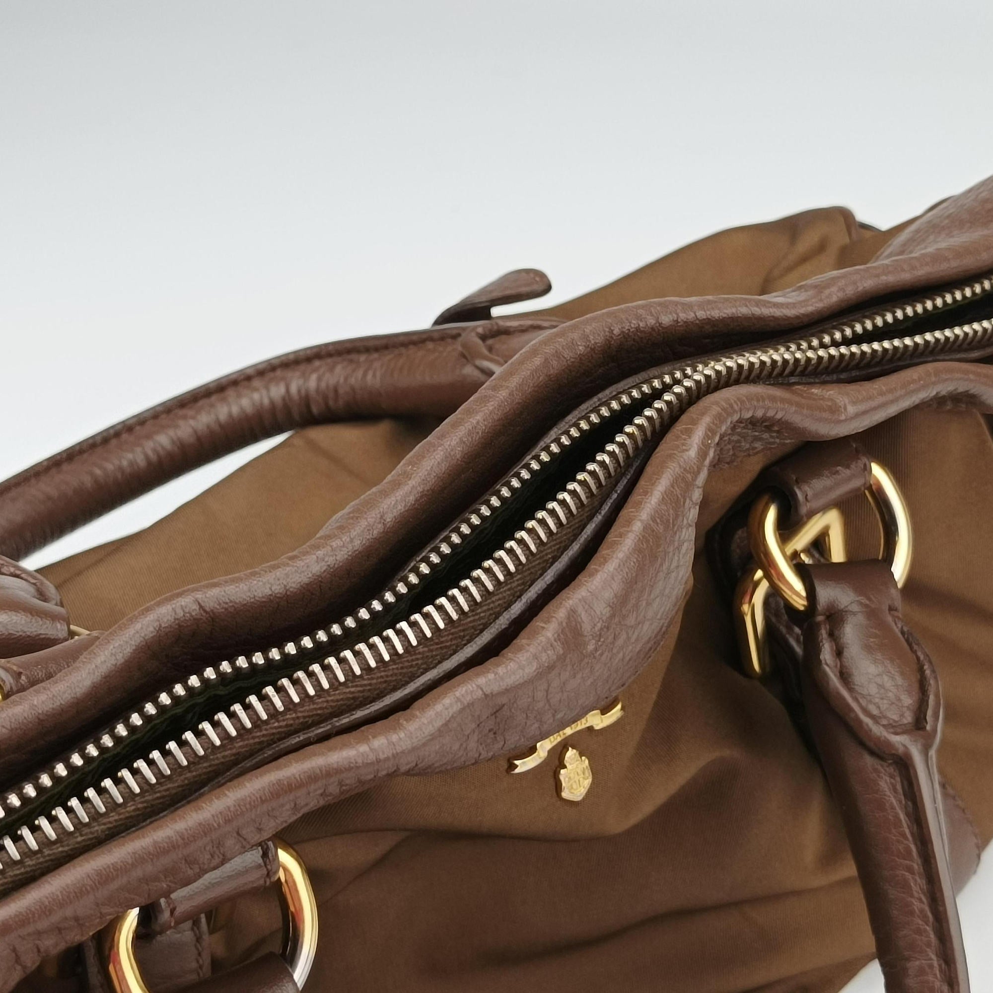 Secondhand Prada Tessuto Nappa Gaufre Satchel Rovere Brown nylon×Leather  shoulderbag | stylenewstar