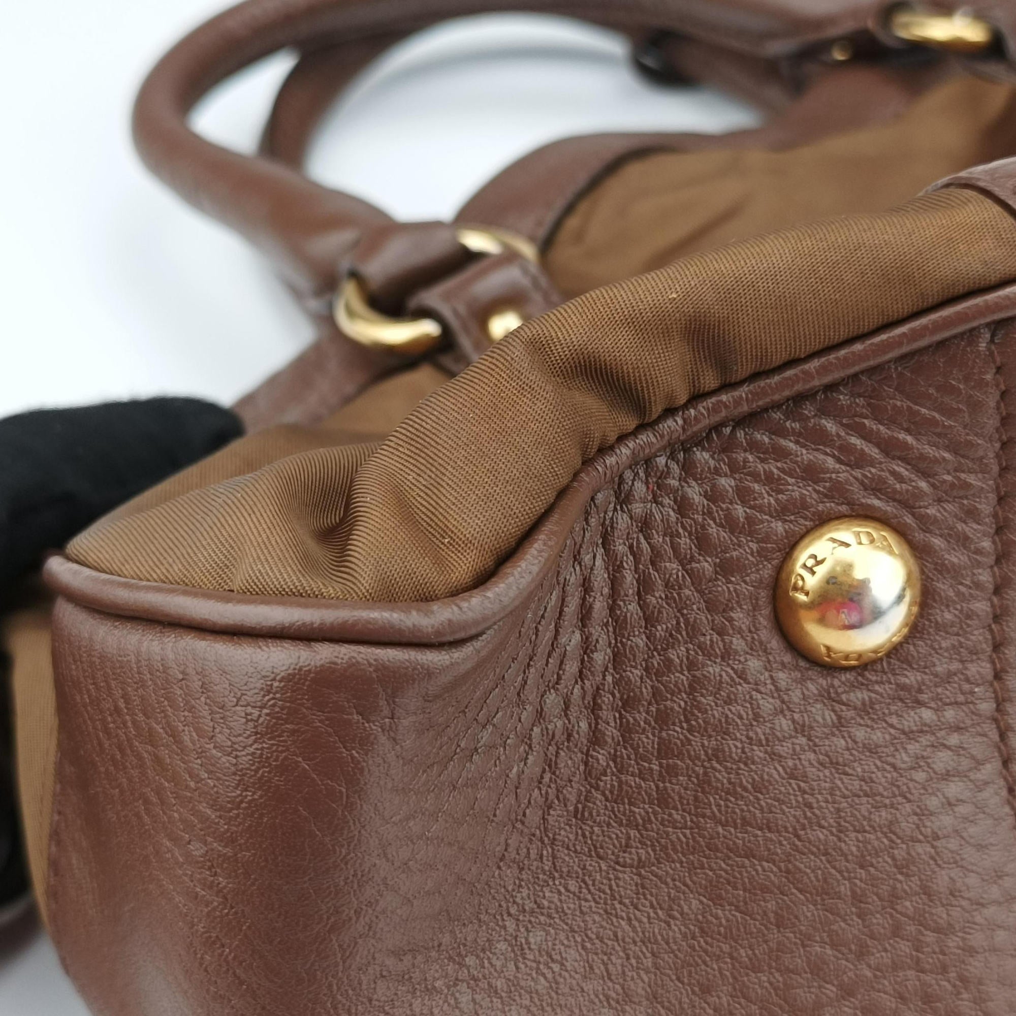 Secondhand Prada Tessuto Nappa Gaufre Satchel Rovere Brown nylon×Leather  shoulderbag | stylenewstar