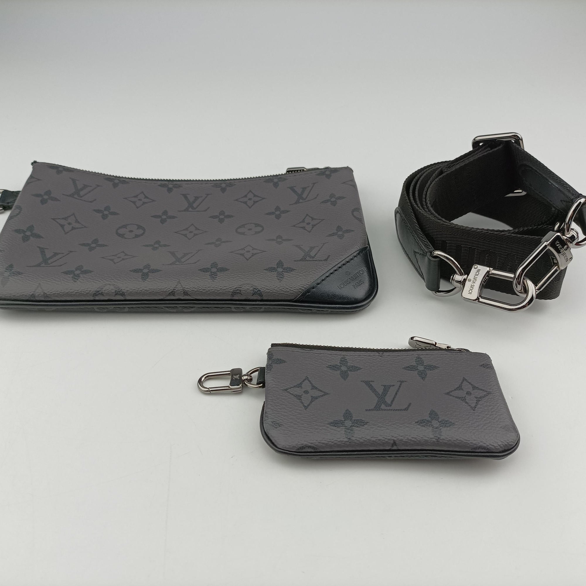 Pre-owned Louis Vuitton Trio Messenger black Monogram Eclipse Reverse M69443 shoulderbag | stylenewstar