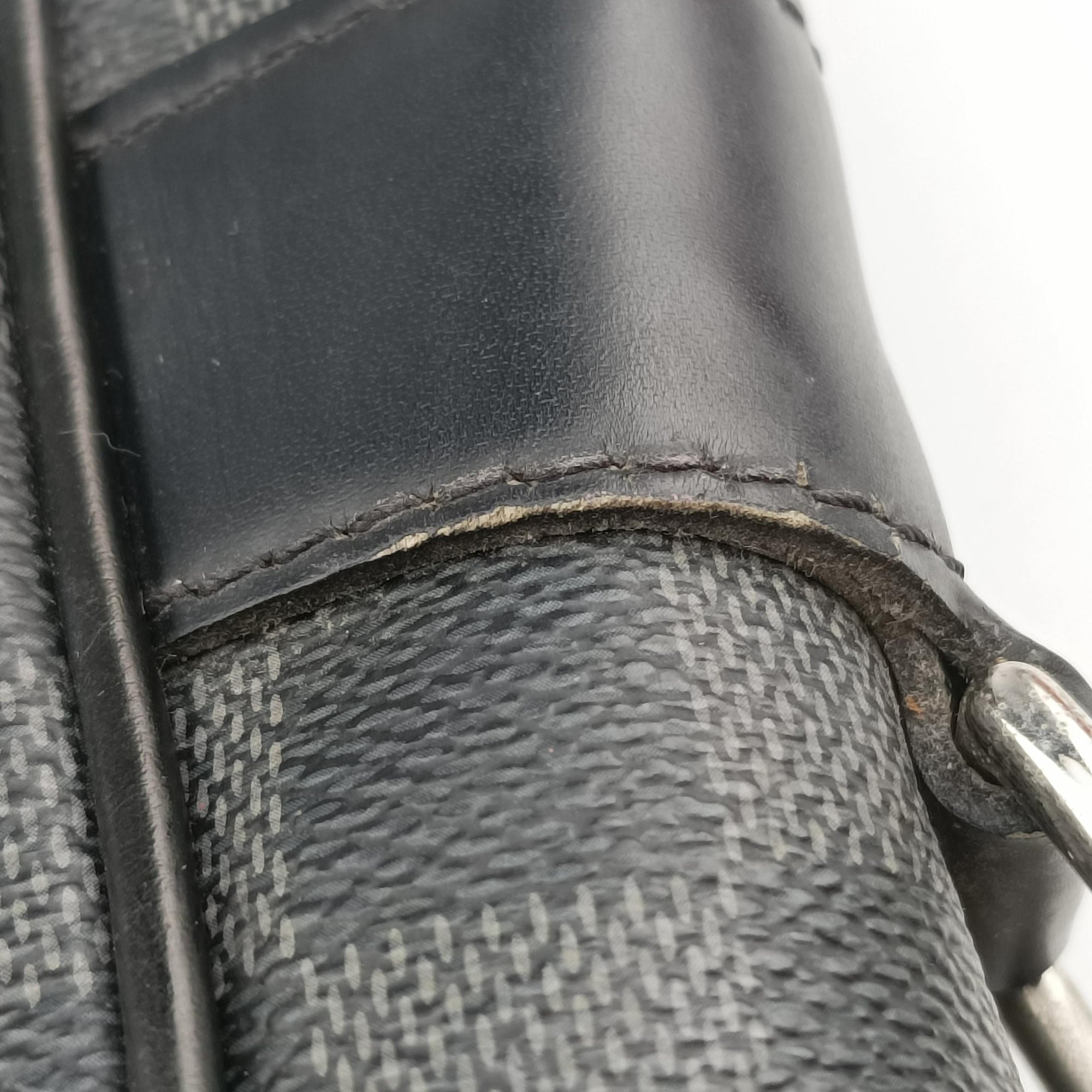 Secondhand Louis Vuitton TADAO Noir Damier Graphite N51192 shoulderbag | stylenewstar