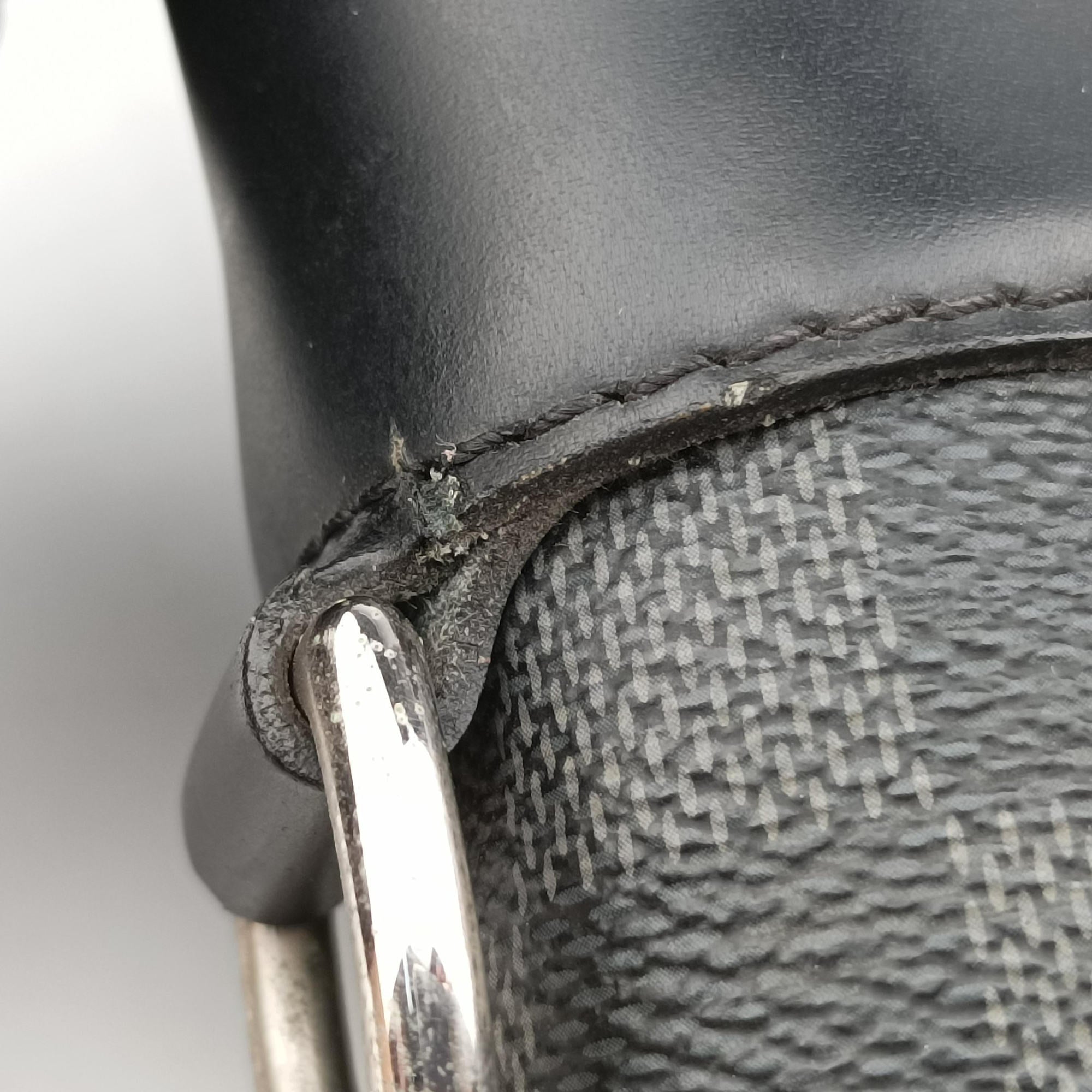 Secondhand Louis Vuitton TADAO Noir Damier Graphite N51192 shoulderbag | stylenewstar