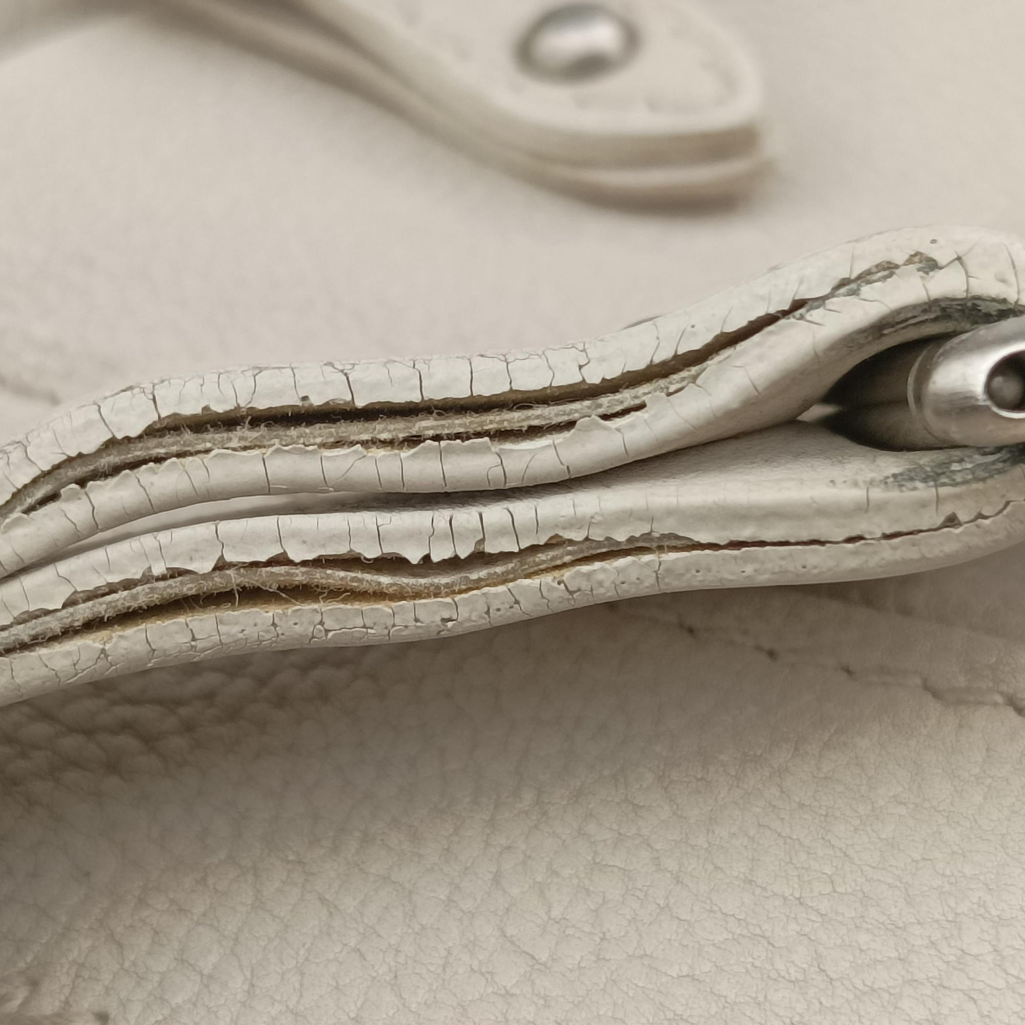 Pre-owned Christian Dior Detective White leather  handbag | stylenewstar