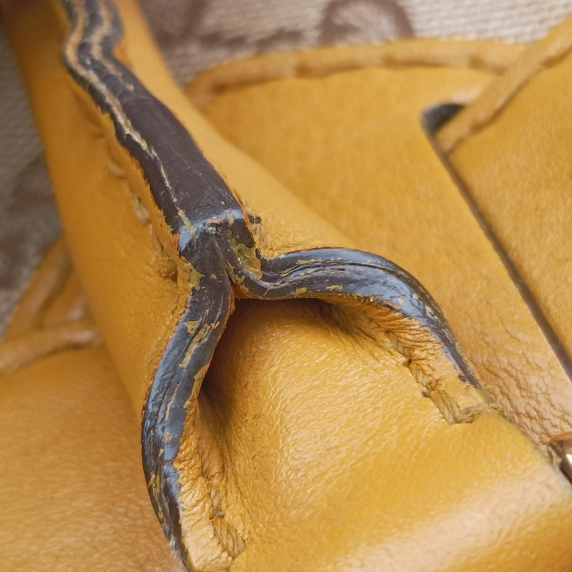 Secondhand Gucci GG Running Beige×Yellow canvas×leather 247183 handbag | stylenewstar