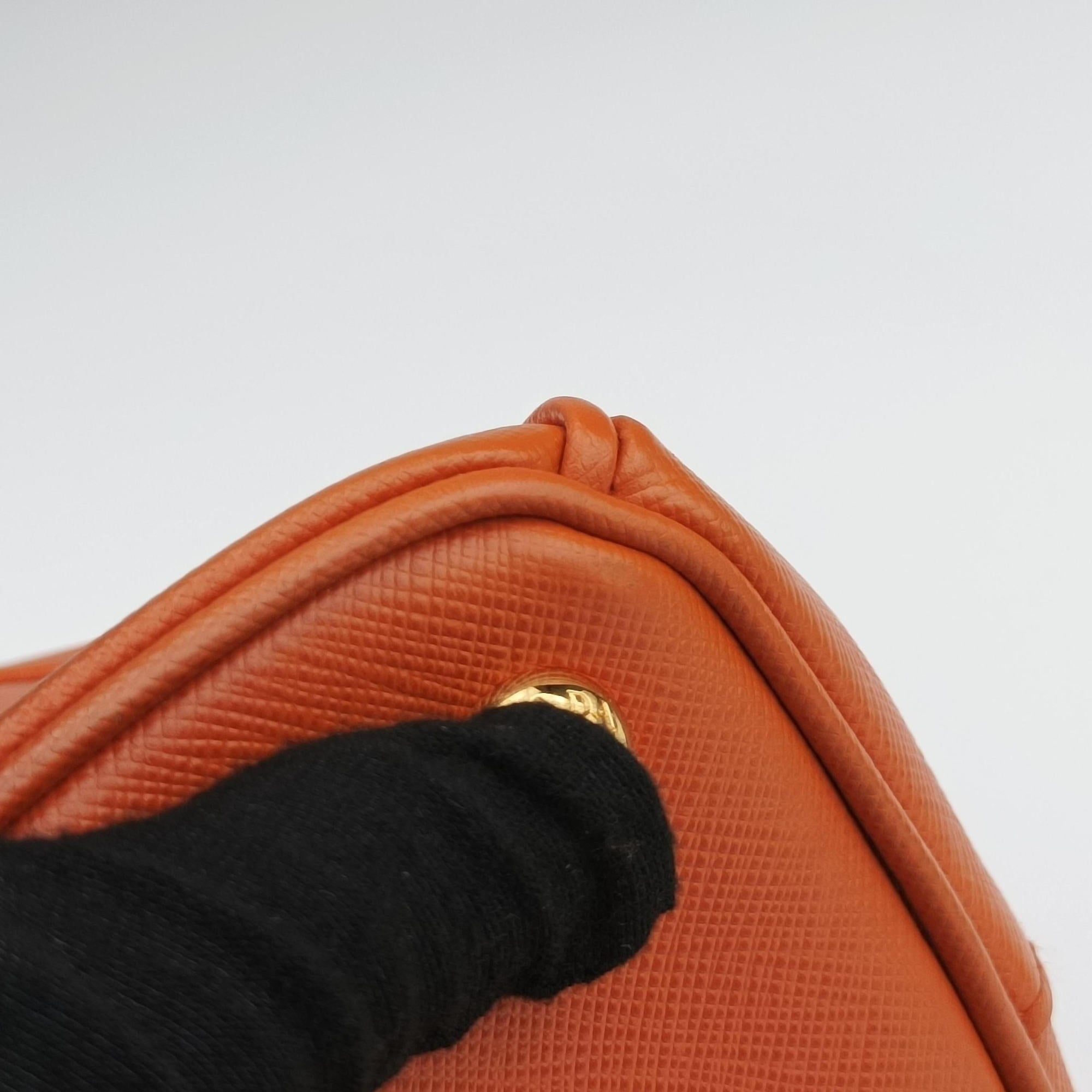 Vintage Prada Galleria Orange SAFFIANO Leather BN1844 shoulderbag | stylenewstar
