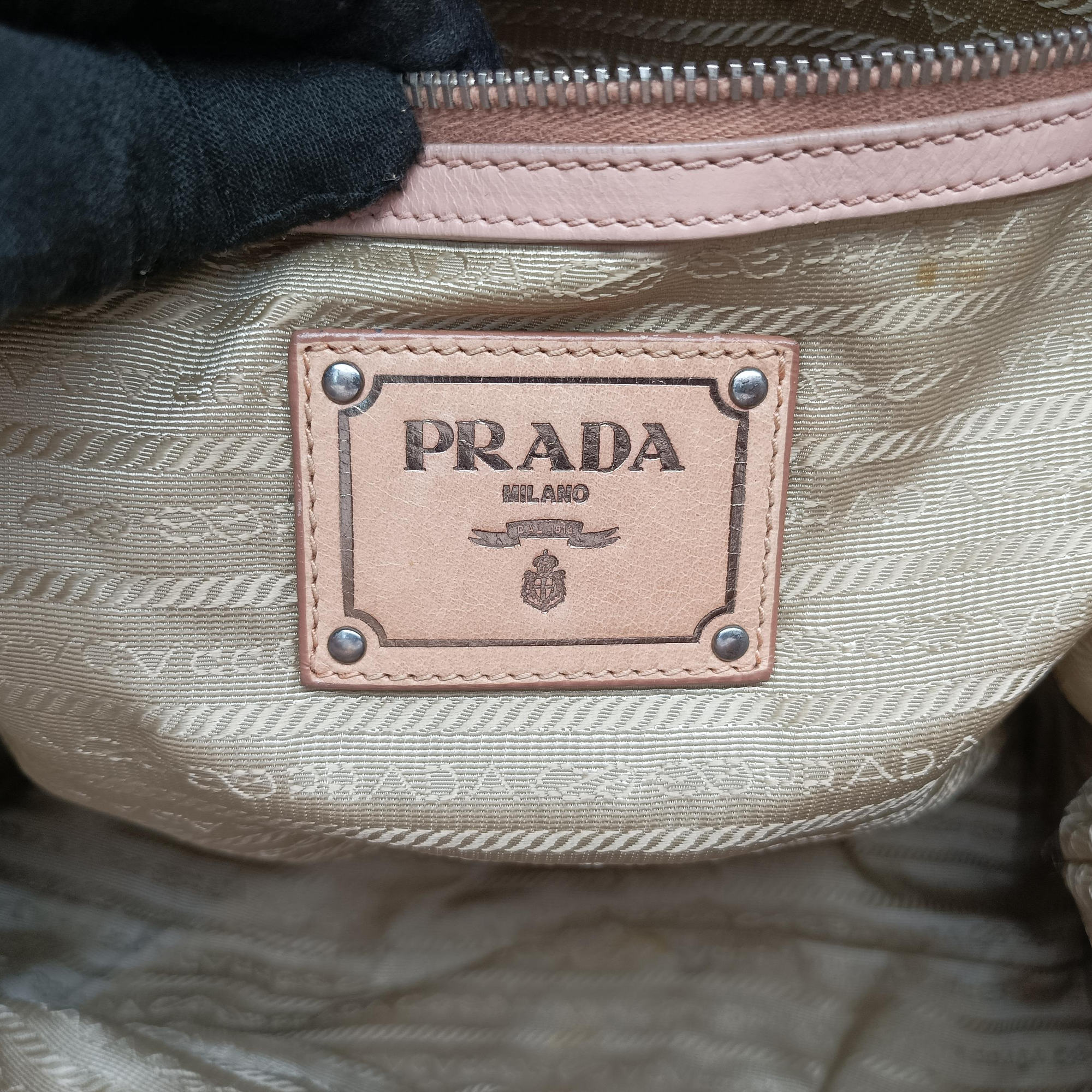 Secondhand Prada Triangle Logo tote Pink Leather  shoulderbag | stylenewstar