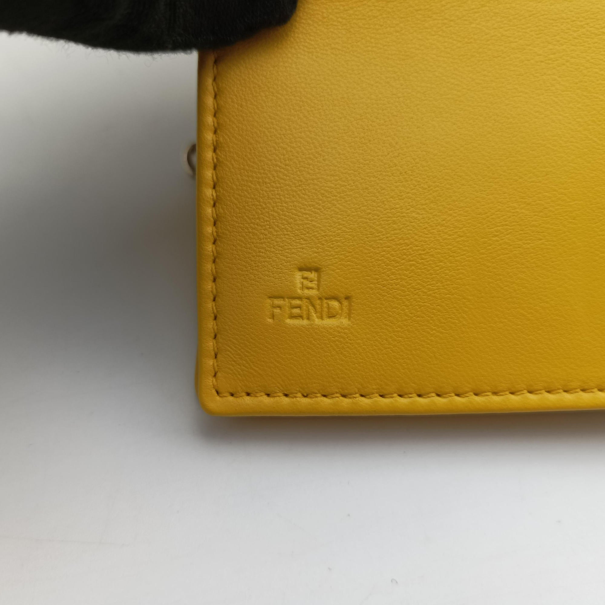 Pre-owned Fendi Embossed Logo Yellow Leather 8M0219YM shoulderbag | stylenewstar