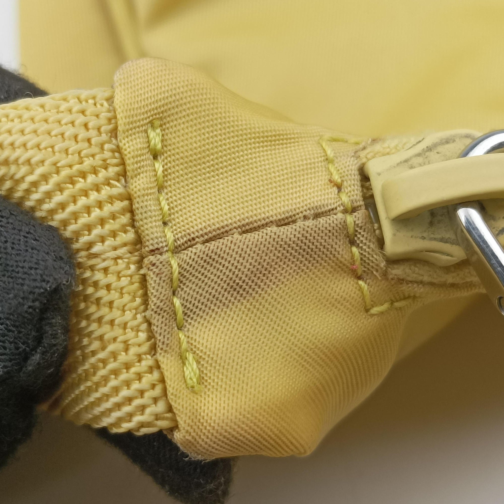 Secondhand Prada Re-Edition2000 Yellow nylon 1NE515 handbag | stylenewstar