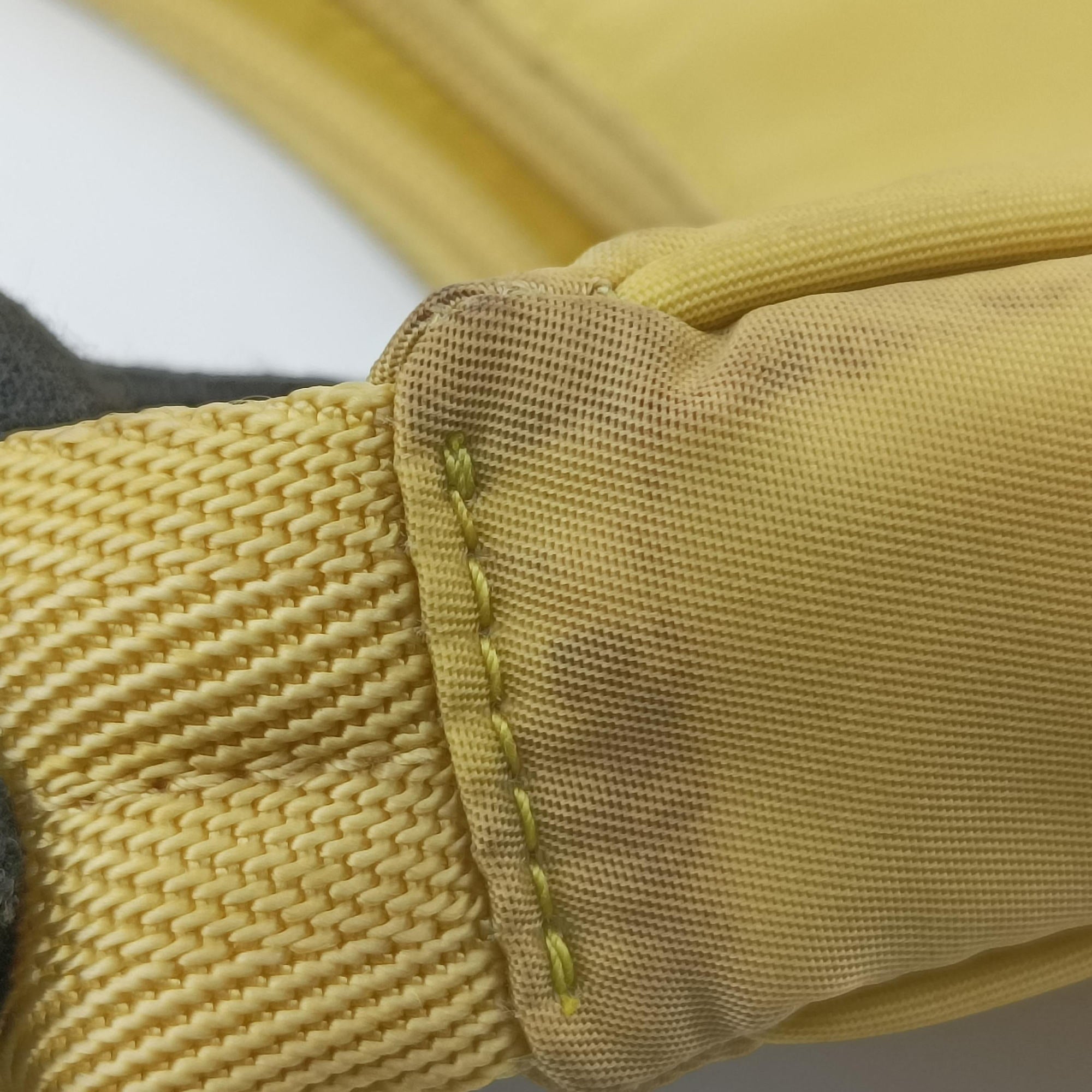 Secondhand Prada Re-Edition2000 Yellow nylon 1NE515 handbag | stylenewstar
