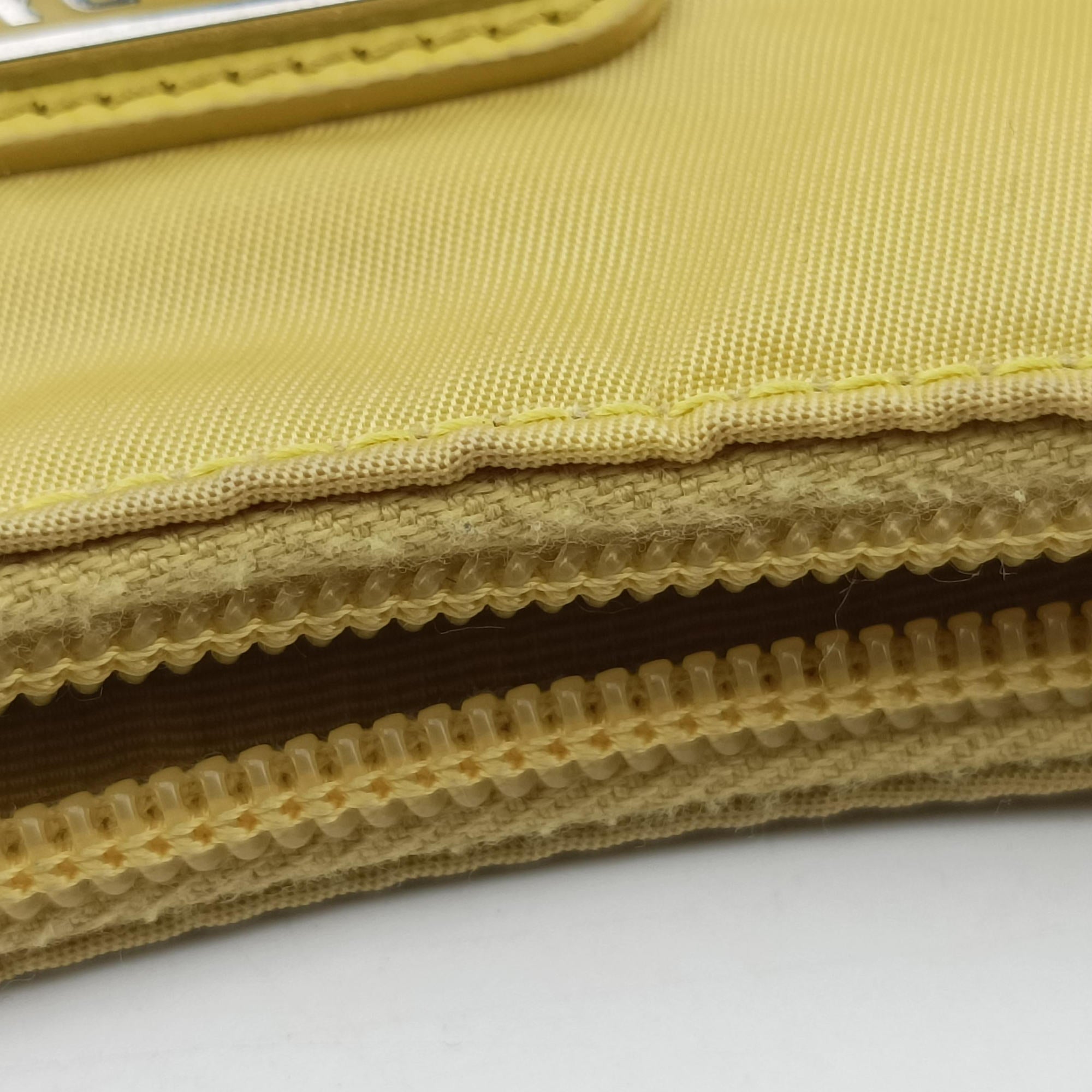 Secondhand Prada Re-Edition2000 Yellow nylon 1NE515 handbag | stylenewstar