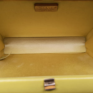 Pre-owned Chanel Chocolate Bar Yellow lambskin A94482 shoulderbag | stylenewstar