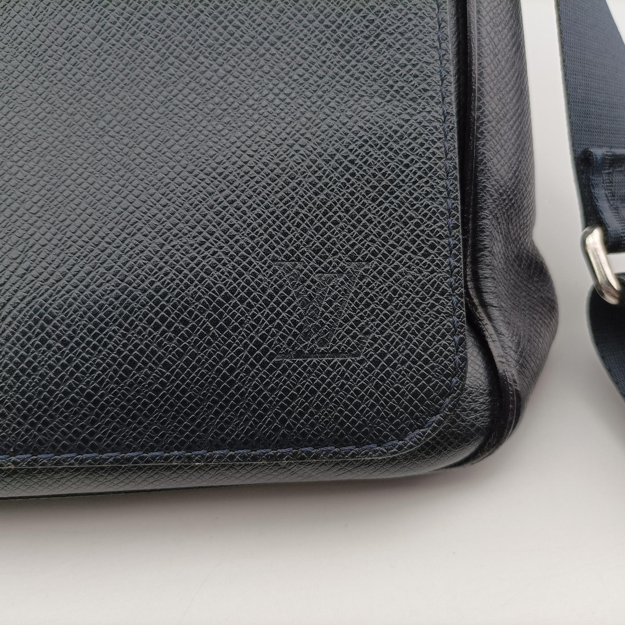 Vintage Louis Vuitton ANDREI ARDOISE Taiga M32482 shoulderbag | stylenewstar