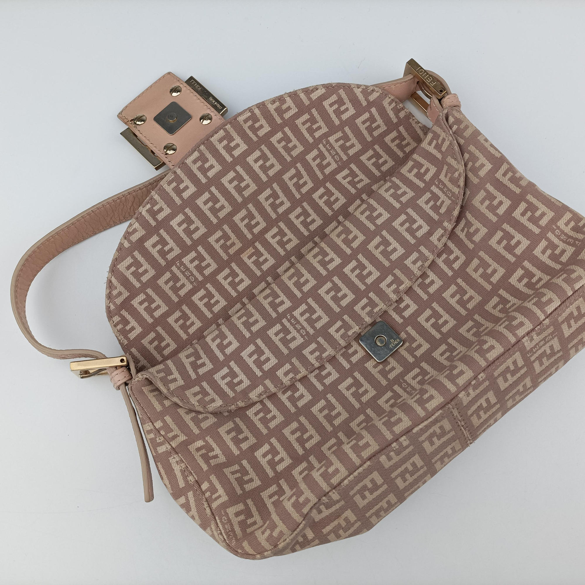 Pre-owned Fendi Zucchino Baguette Pink canvas 8BR003 handbag | stylenewstar