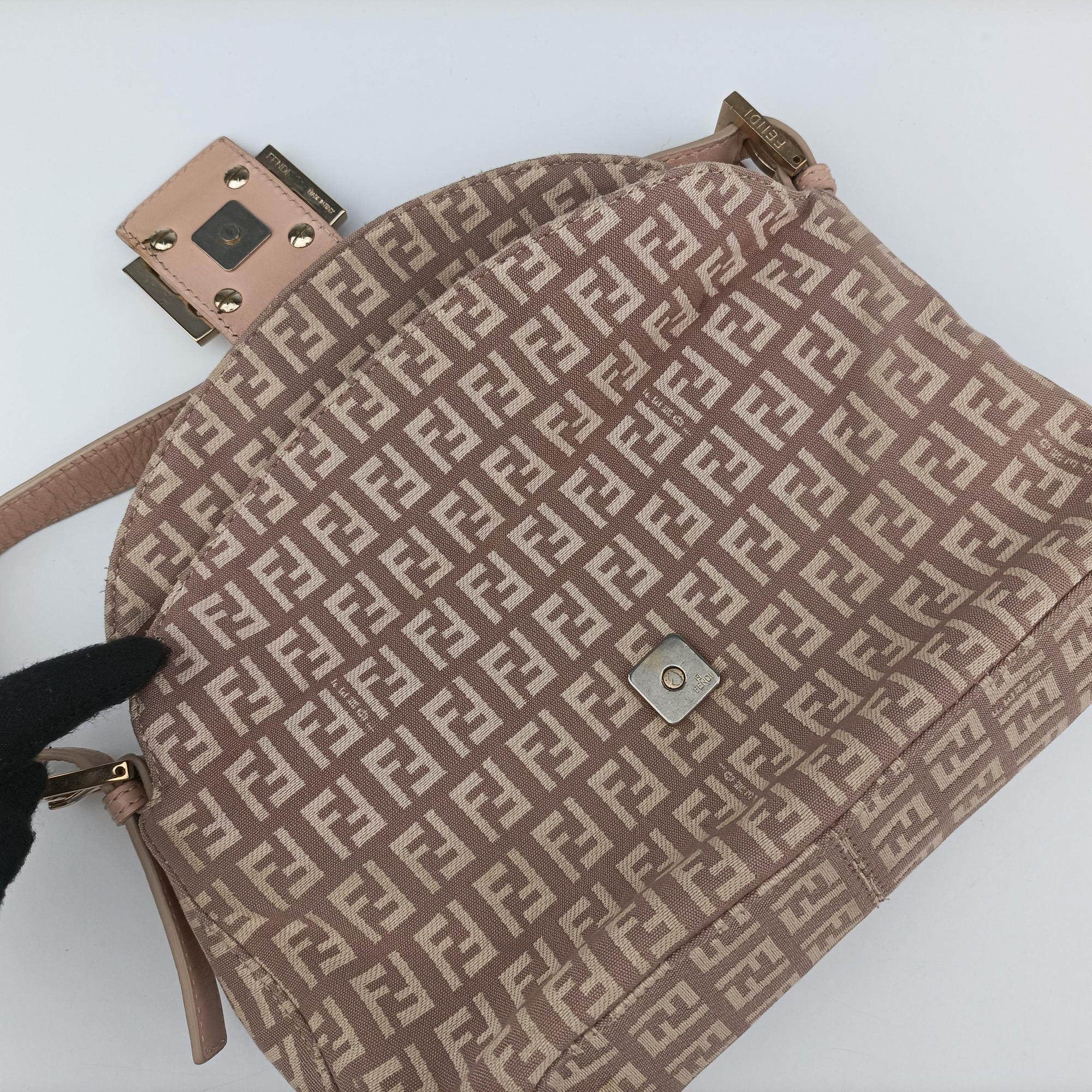 Pre-owned Fendi Zucchino Baguette Pink canvas 8BR003 handbag | stylenewstar