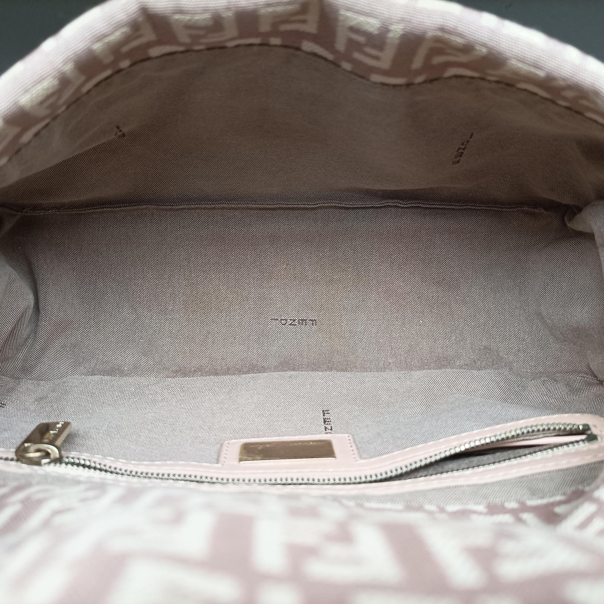 Pre-owned Fendi Zucchino Baguette Pink canvas 8BR003 handbag | stylenewstar