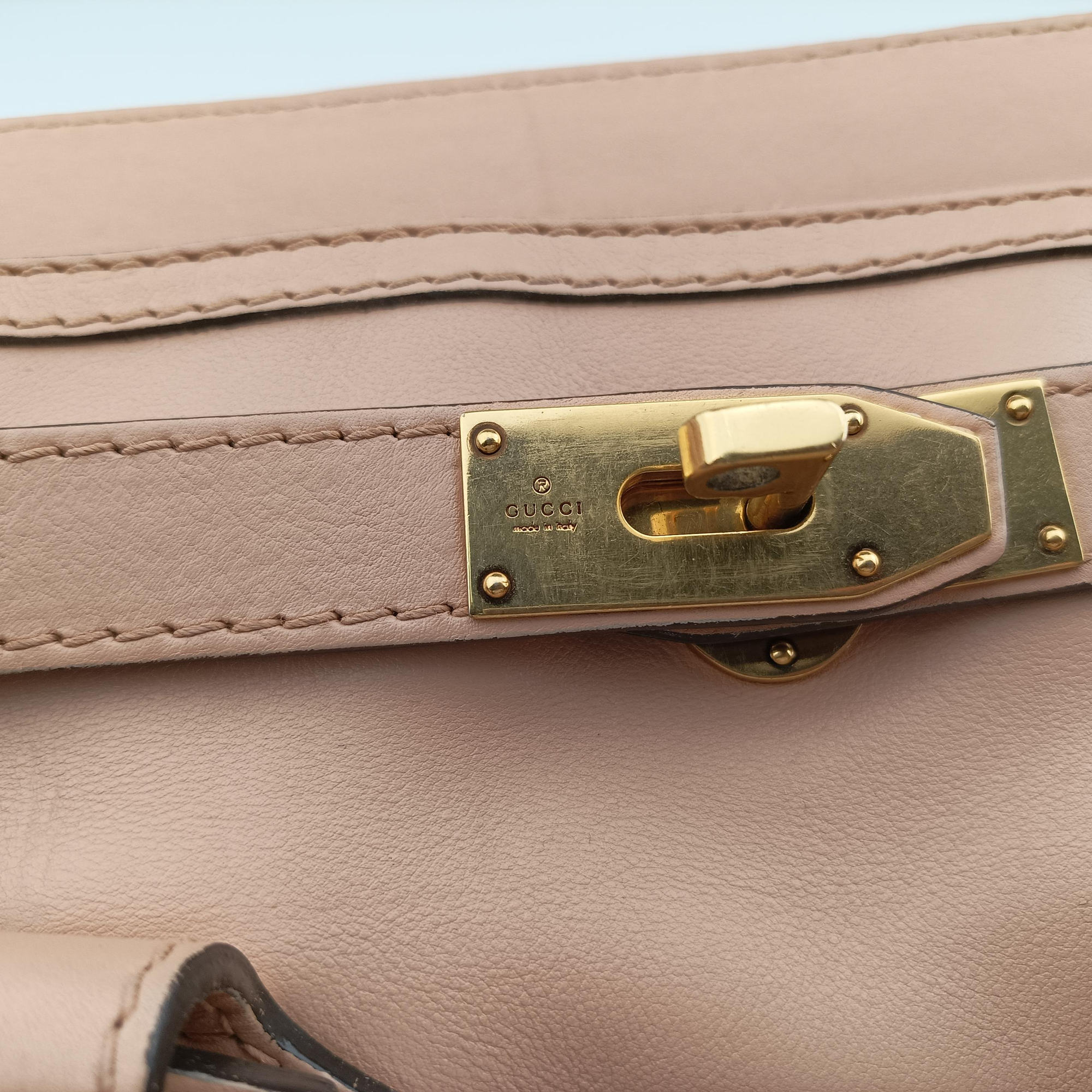 Pre-owned Gucci Medium Handmade Top Beige leather 263945 handbag | stylenewstar