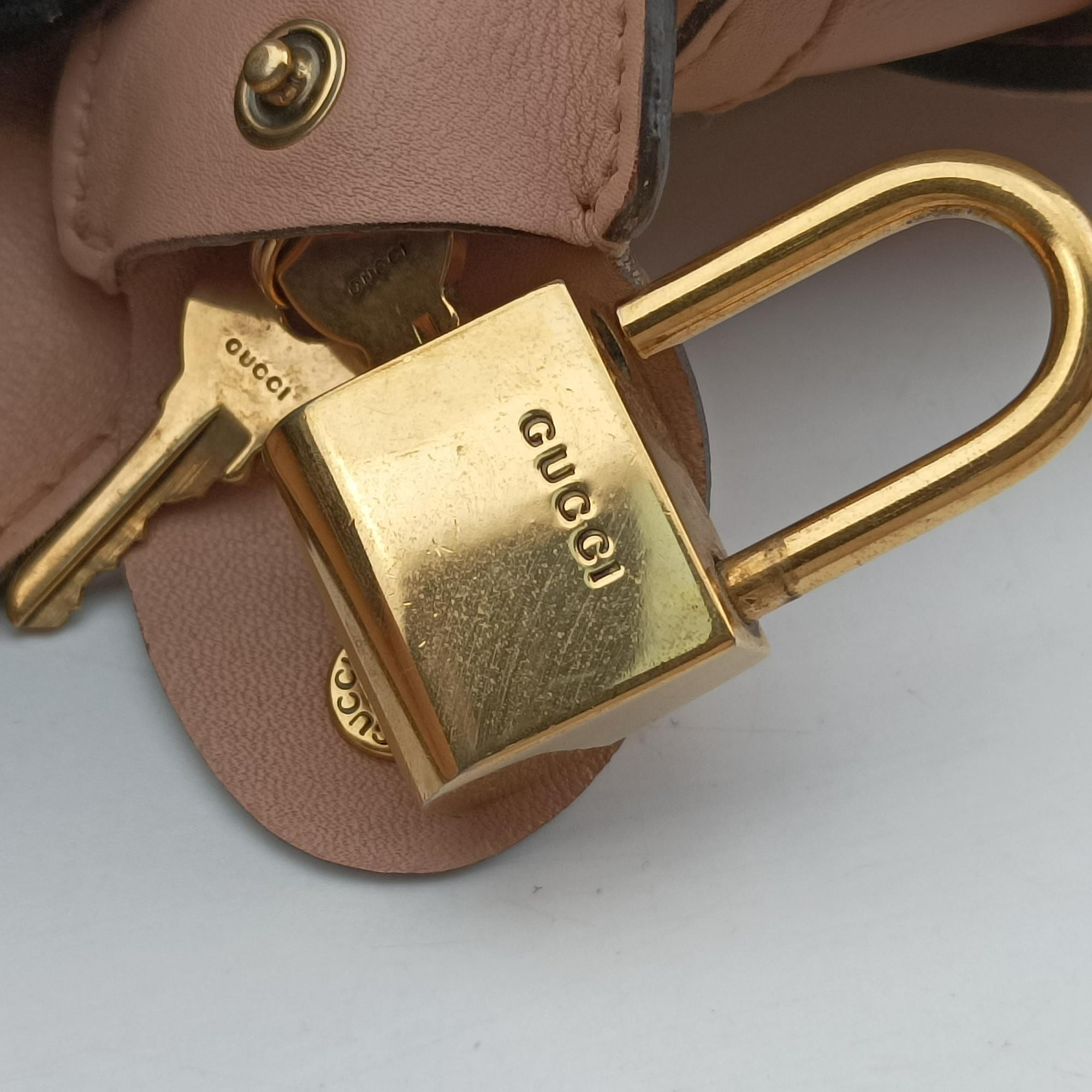 Pre-owned Gucci Medium Handmade Top Beige leather 263945 handbag | stylenewstar