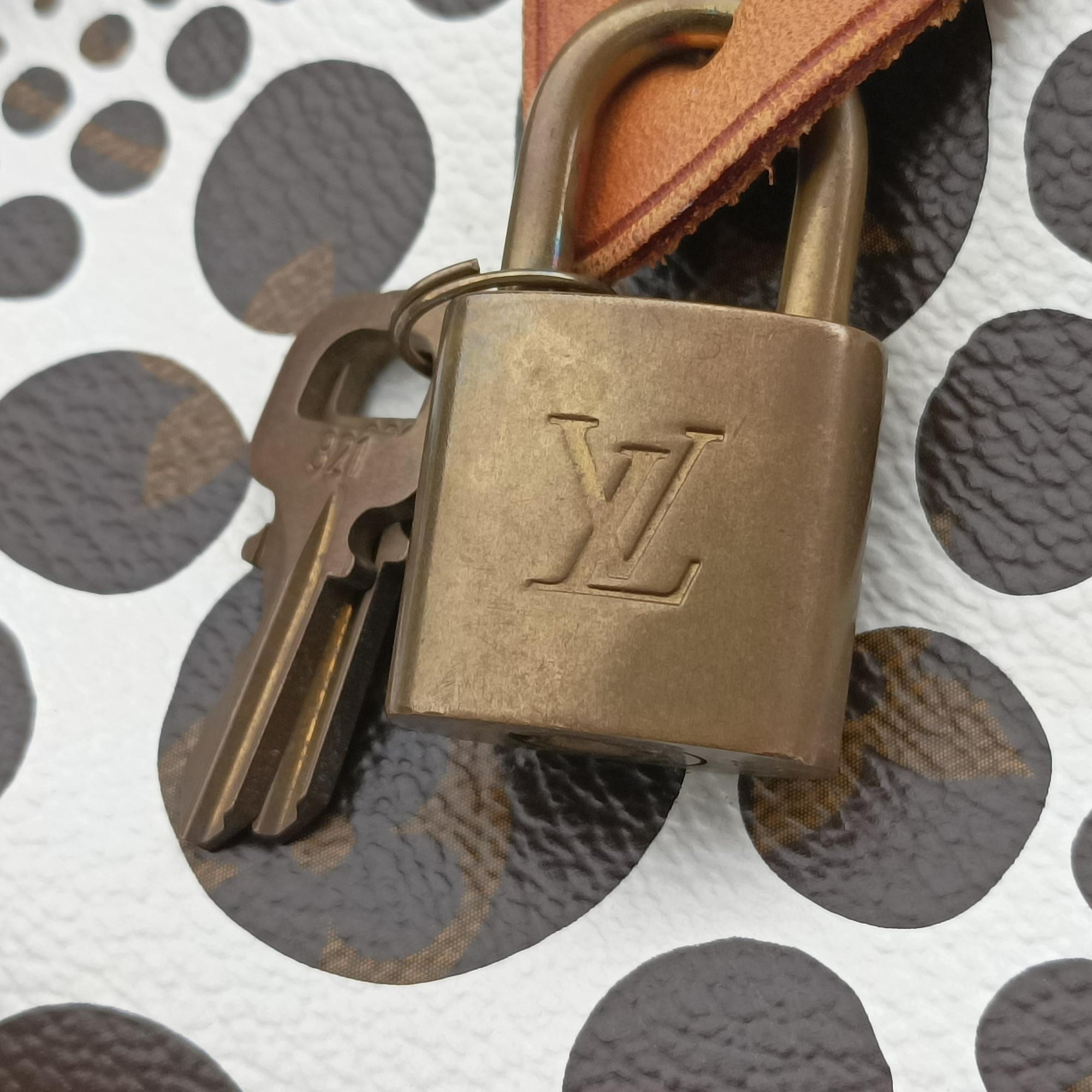 Secondhand Louis Vuitton Papillon GM White × Brown Monogram Pumpkin Dots M40687 shoulderbag | stylenewstar