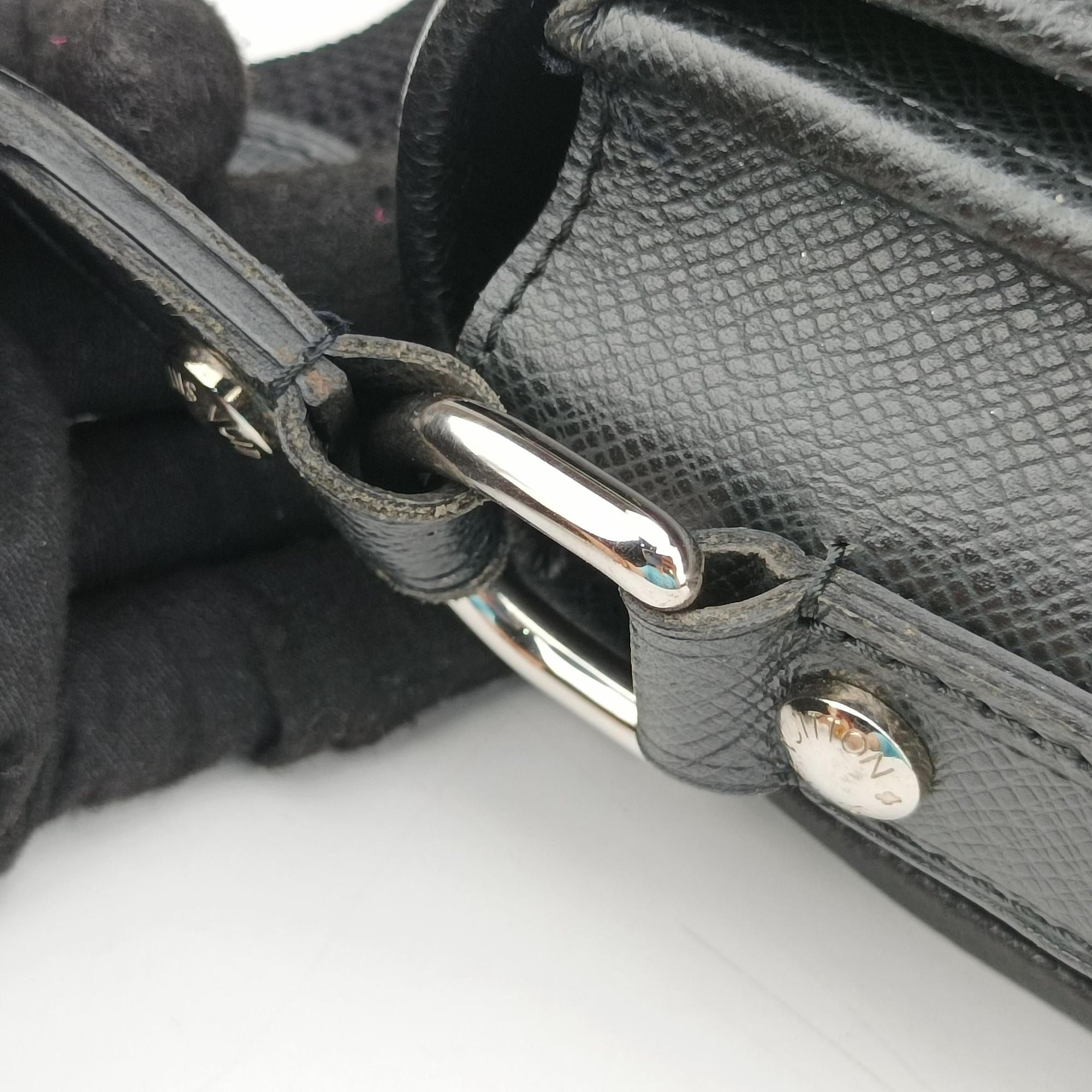 Vintage Louis Vuitton ANDREI ARDOISE Taiga M32482 shoulderbag | stylenewstar
