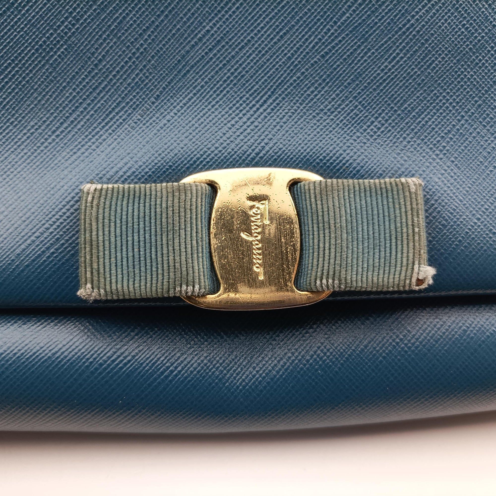 Pre-owned Ferragamo Ginny Vara Blue Leather  shoulderbag | stylenewstar