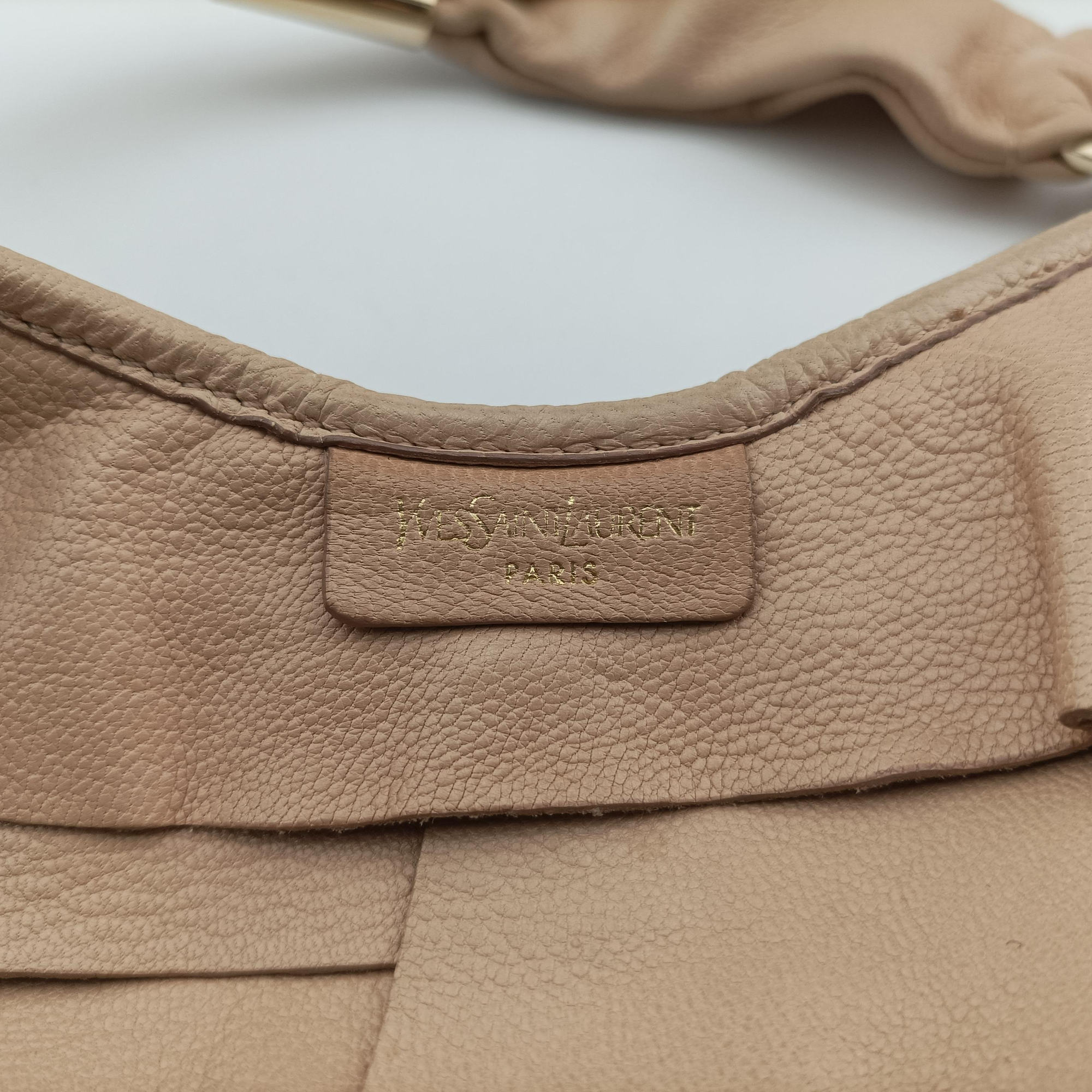 Pre-owned Yves Saint Laurent Mombasa Beige Leather 122245 handbag | stylenewstar