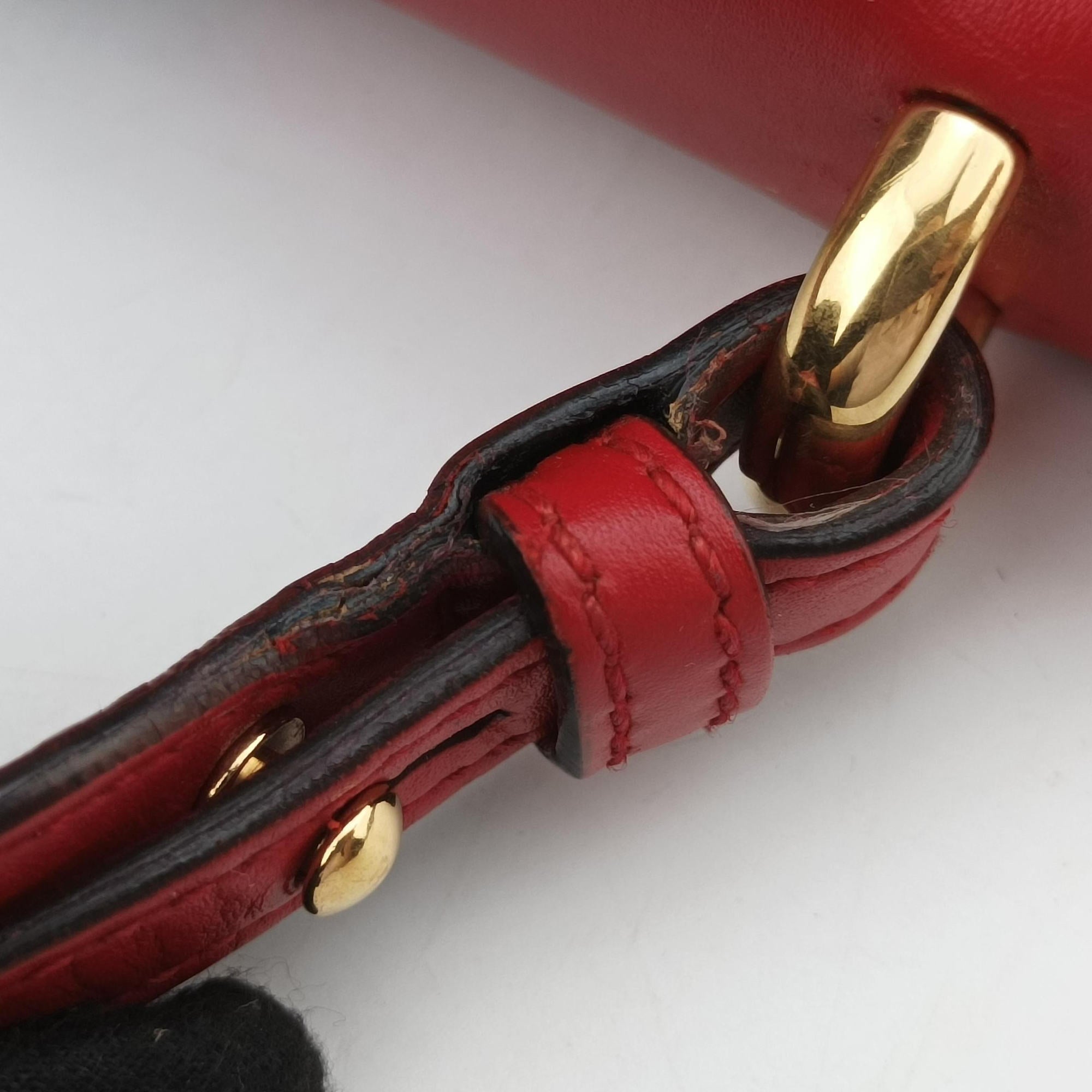 Pre-owned Gucci Sylvie Red×navy Leather 421882 shoulderbag | stylenewstar