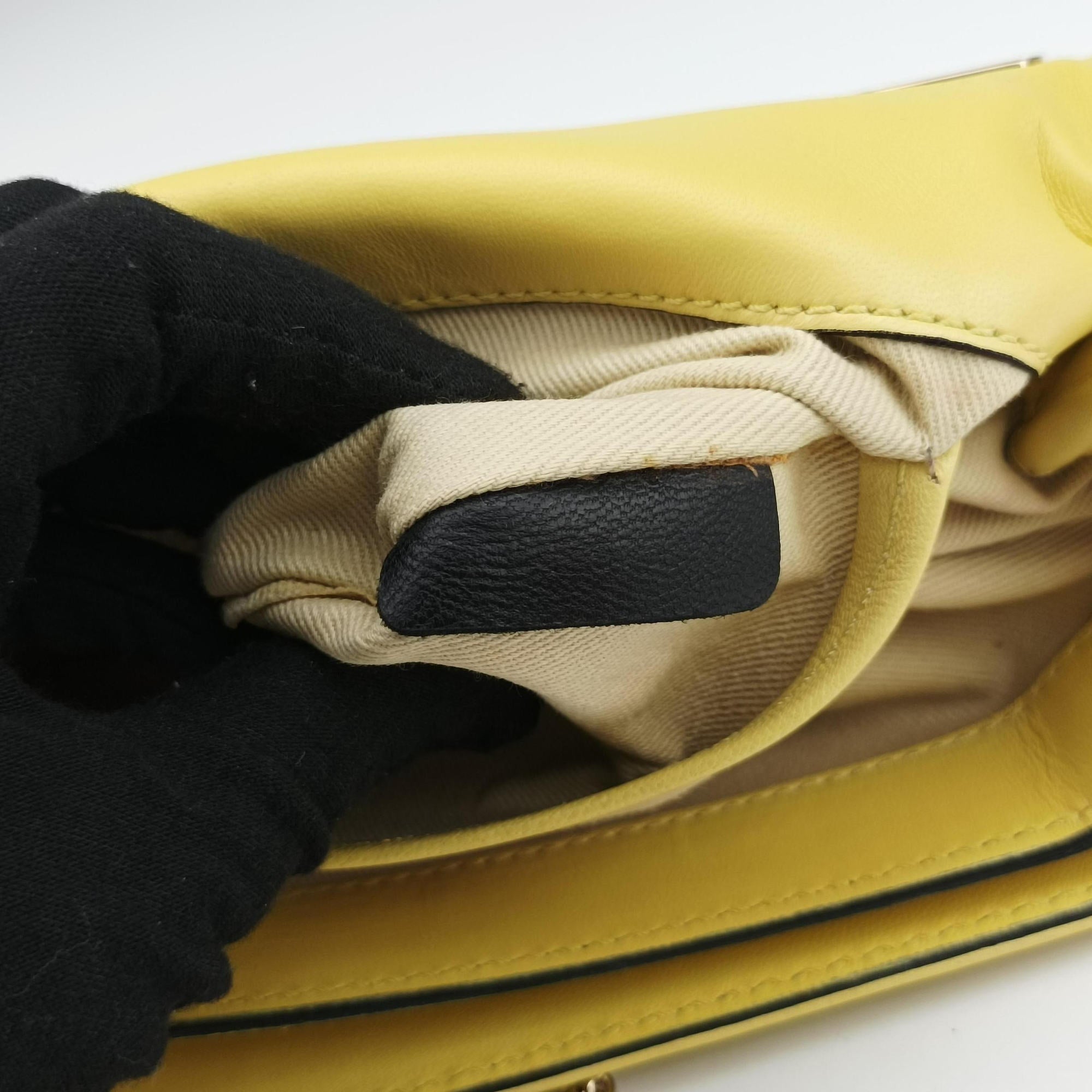 Pre-owned Valentino Rockstud Va Va Voom Yellow Leather  shoulderbag | stylenewstar