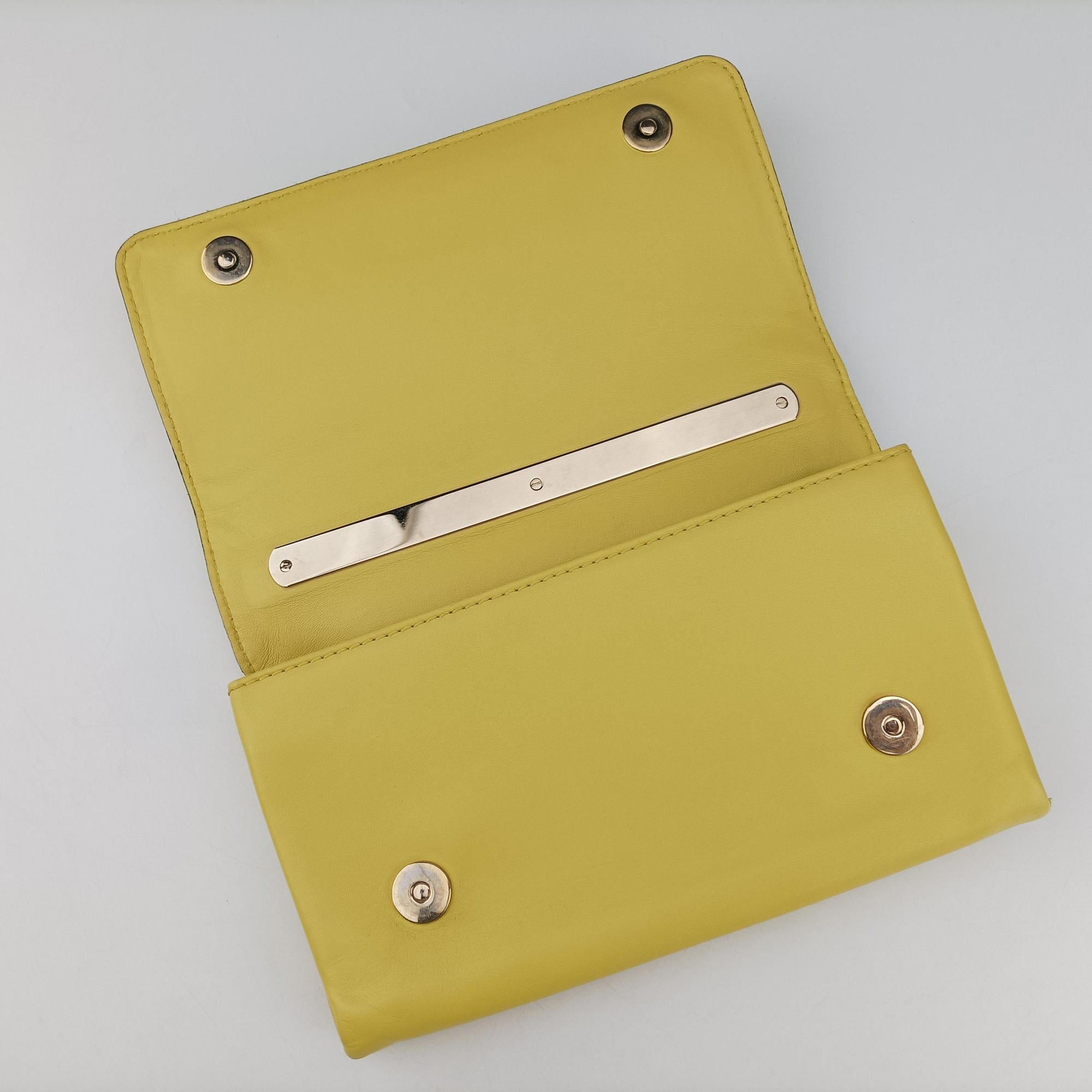 Pre-owned Valentino Rockstud Va Va Voom Yellow Leather  shoulderbag | stylenewstar